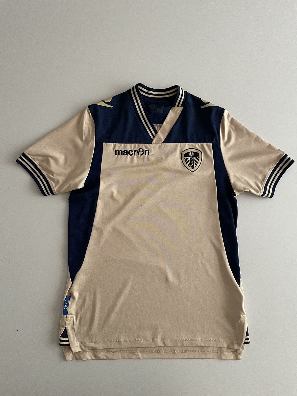 Macron Leeds United FC 2013-14 Away Jersey Size US L / EU 52-54 / 3 - 1 Thumbnail