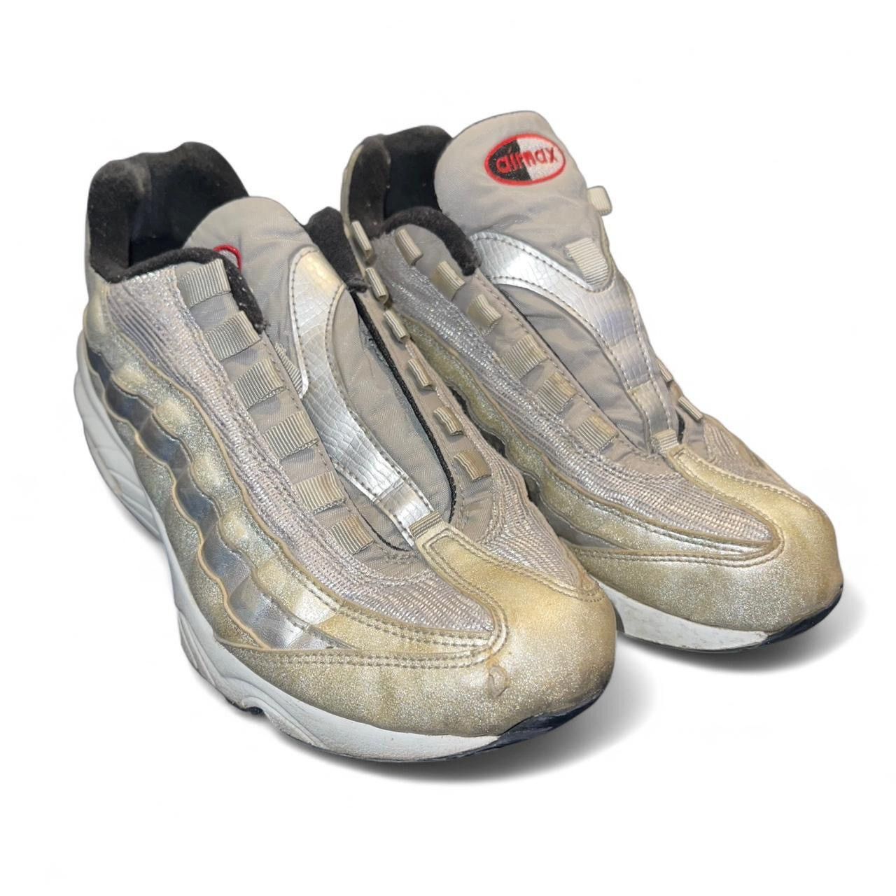 Nike Nike Air Max 95 Silver Bullet Sneakers Size 7y Size US 7 / EU 40 - 2 Thumbnail