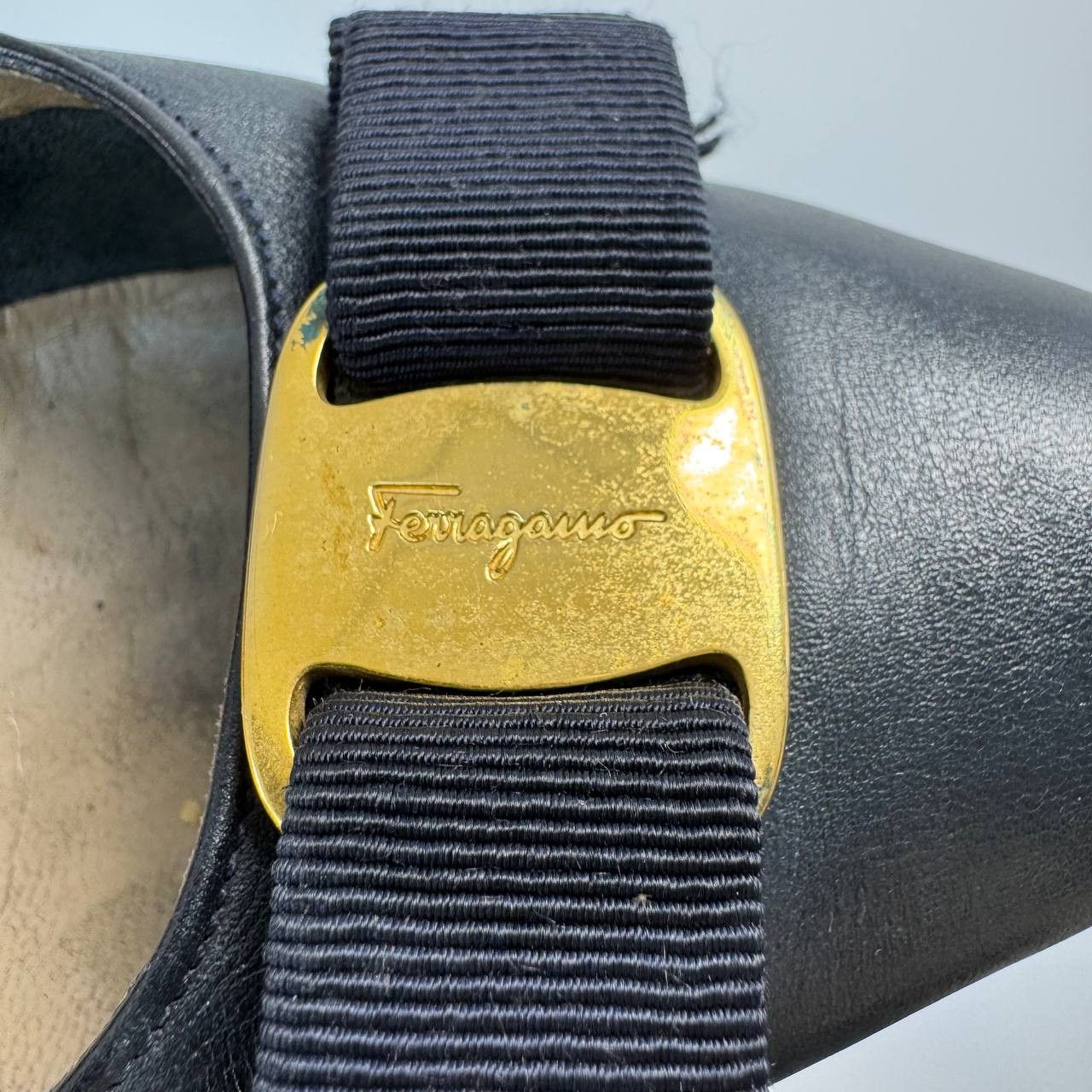 Salvatore Ferragamo Salvatore Ferragamo Boutique Vara Bow Leather Size 7 Size US 7 / IT 37 - 8 Thumbnail
