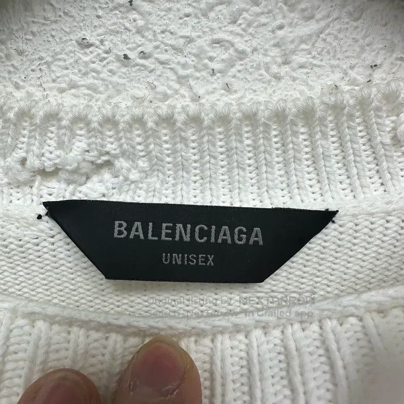 Balenciaga Balenciaga Knitted sweater three-dimensional embossed dist Size US XL / EU 56 / 4 - 3 Thumbnail