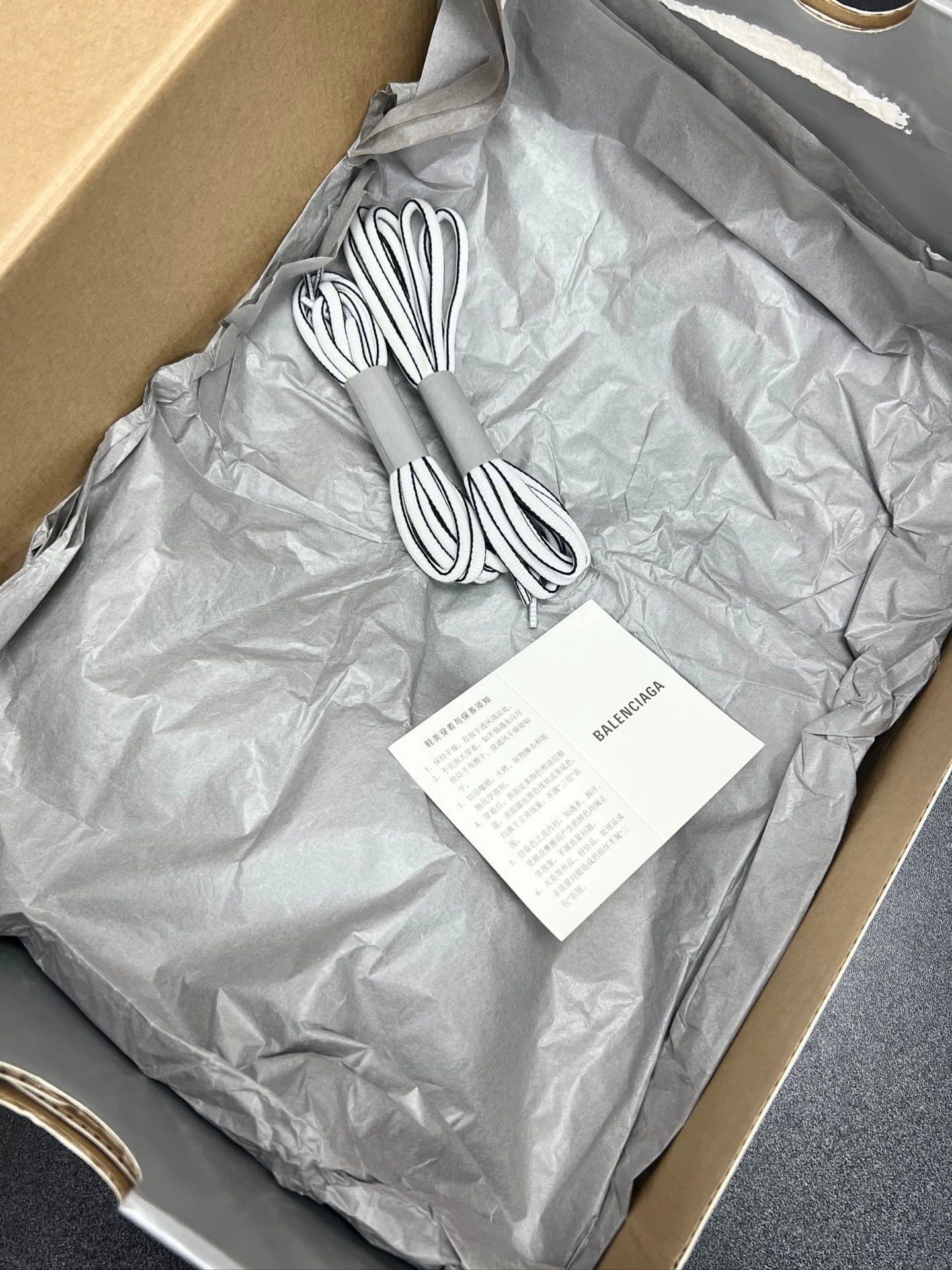 Balenciaga Balenciaga Track Sneakers in White and Black Size US 8 / EU 41 - 9 Thumbnail