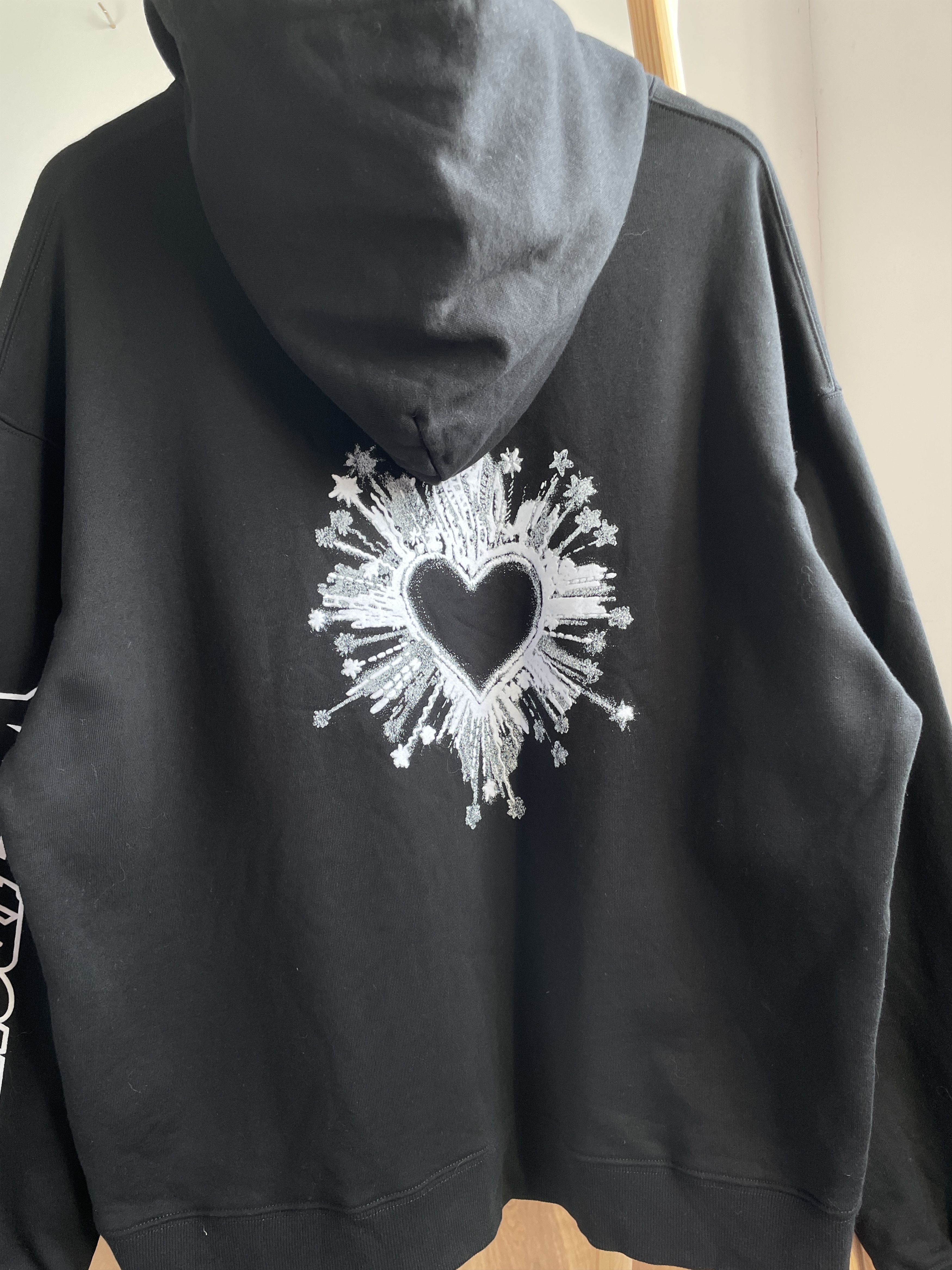 WE11DONE WE11DONE Heart Spray Hoodie Size L Size US L / EU 52-54 / 3 - 4 Thumbnail