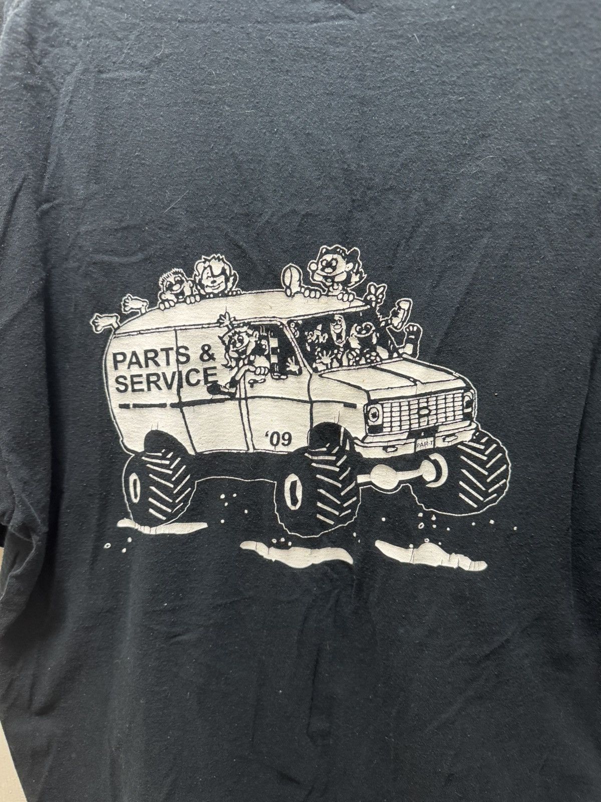 Vintage Vintage 2009 Halifax Pub Crawl Shirt Upside Down Truck Size US XL / EU 56 / 4 - 4 Thumbnail