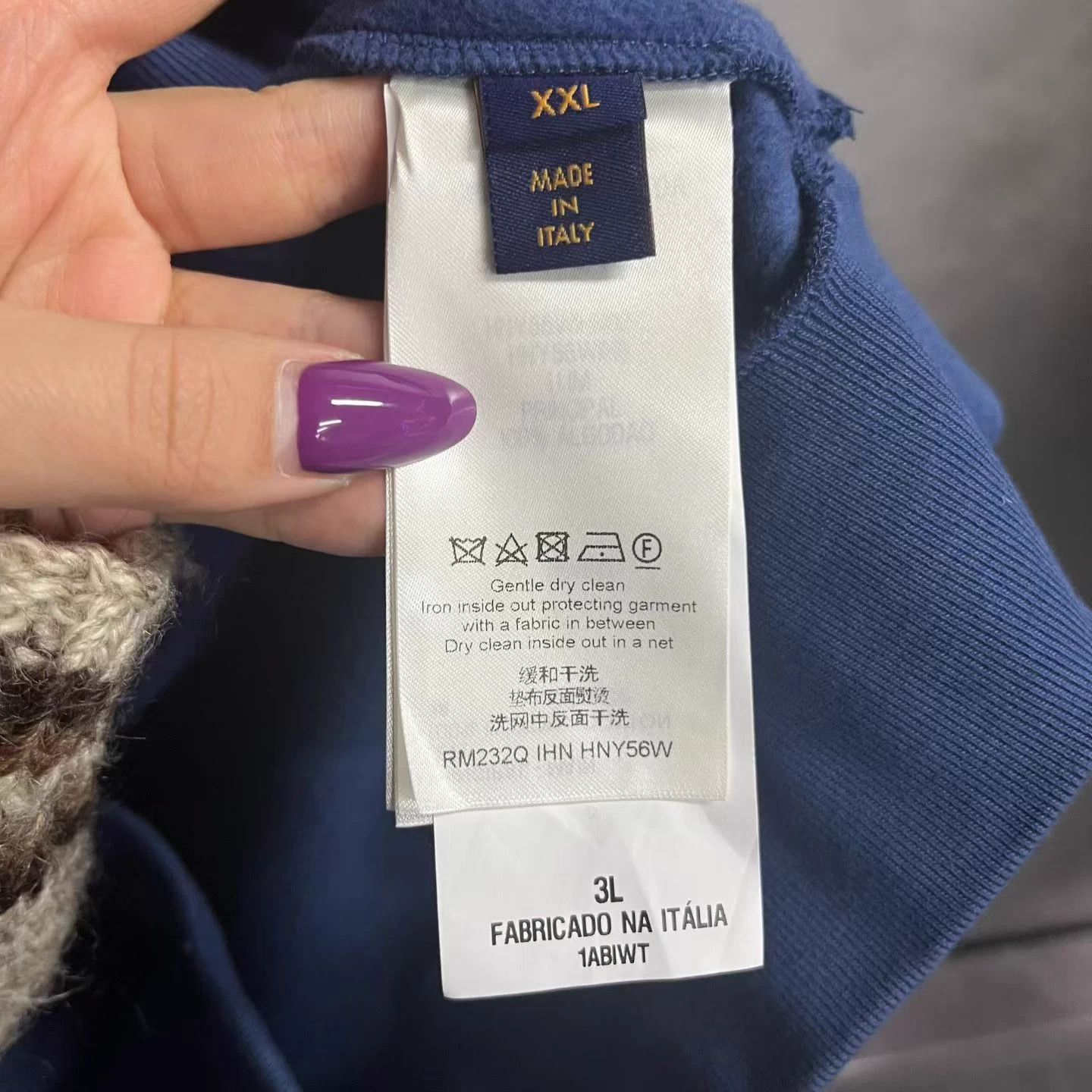 Louis Vuitton Louis Vuitton color logo print hooded drawstring sweatshirt Size XXL / US 16-18 / IT 52-54 - 4 Thumbnail