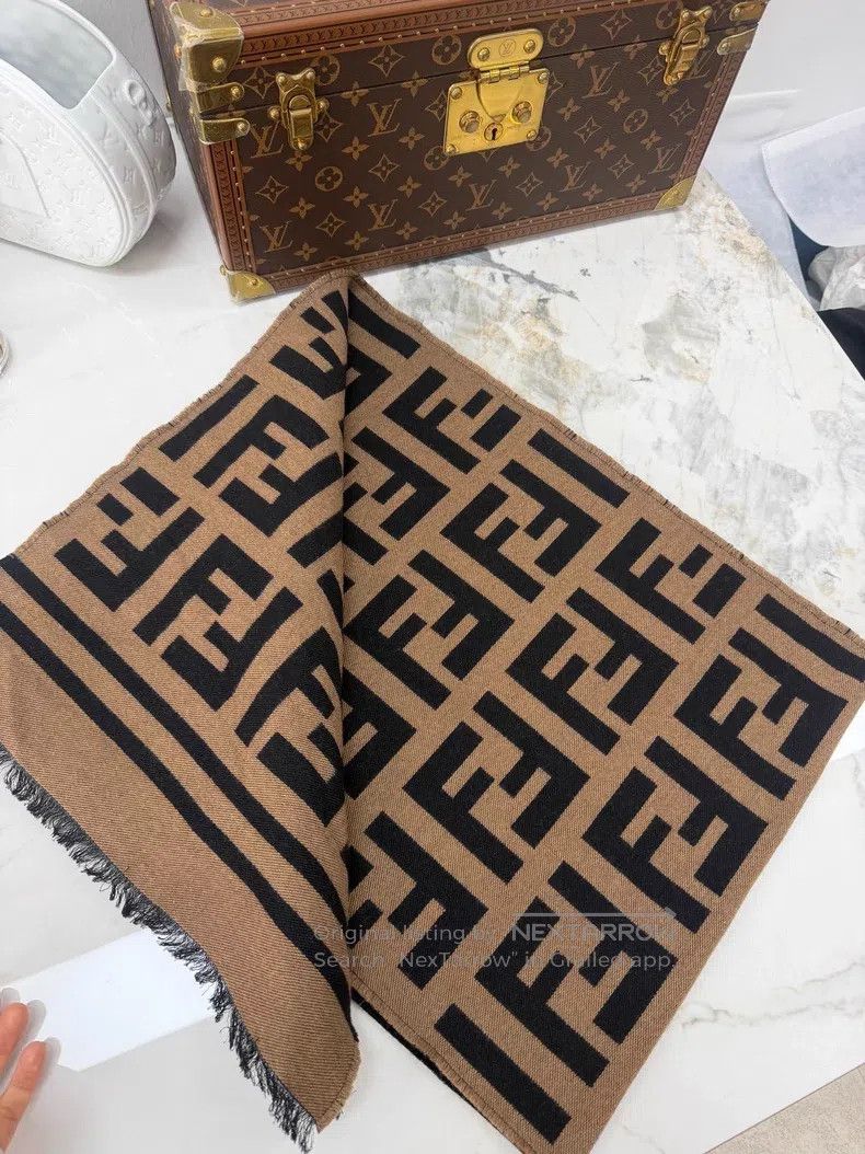 Fendi Fendi Monogrammed FF Fringe Wool Scarf Size ONE SIZE - 3 Thumbnail