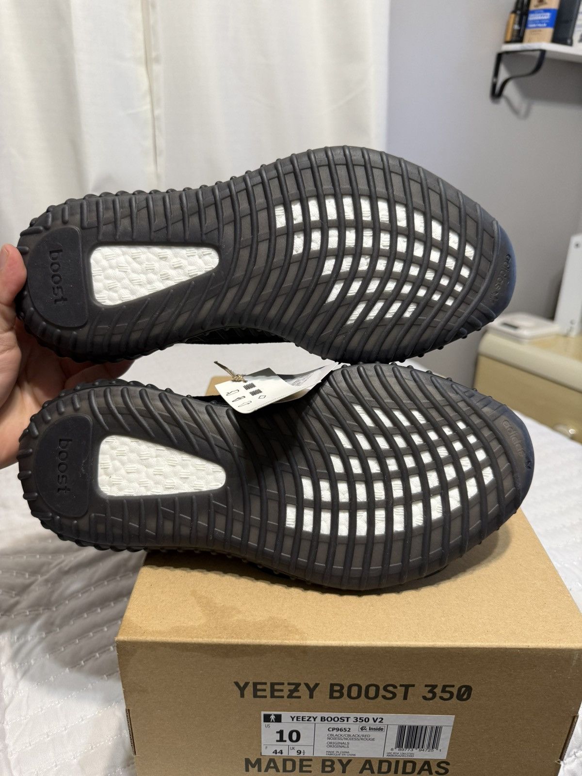 Adidas × Yeezy Yeezy Boost 350 v2 Size US 10 / EU 43 - 5 Thumbnail