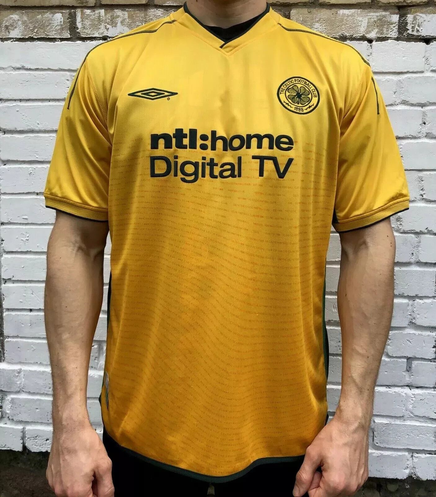 Umbro VINTAGE CELTIC 2002 2003 AWAY FOOTBALL JERSEY SOCCER SHIRT Size US XL / EU 56 / 4 - 1 Thumbnail