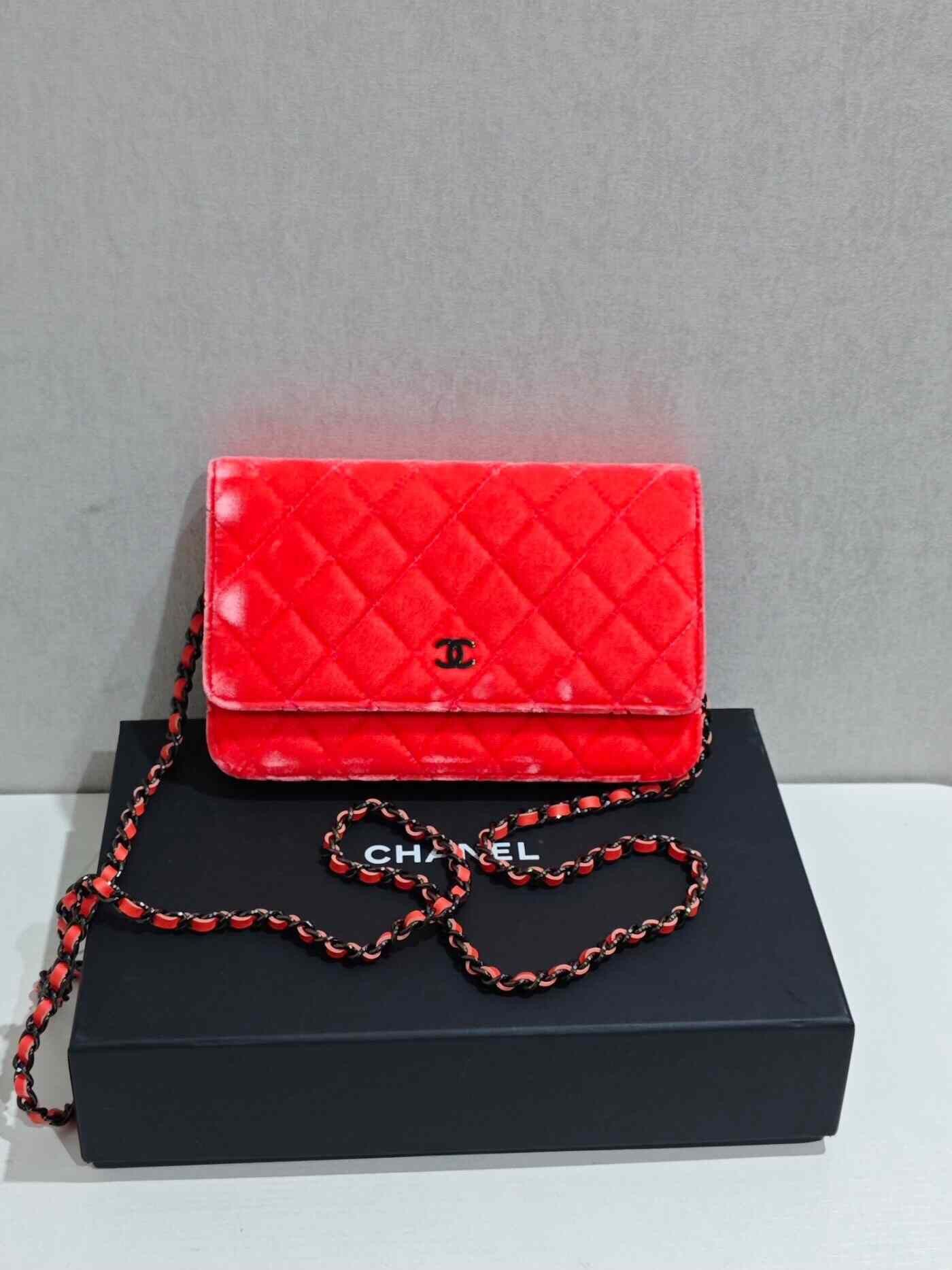 Chanel Pre-loved Bag Very good condition Size ONE SIZE - 1 Thumbnail