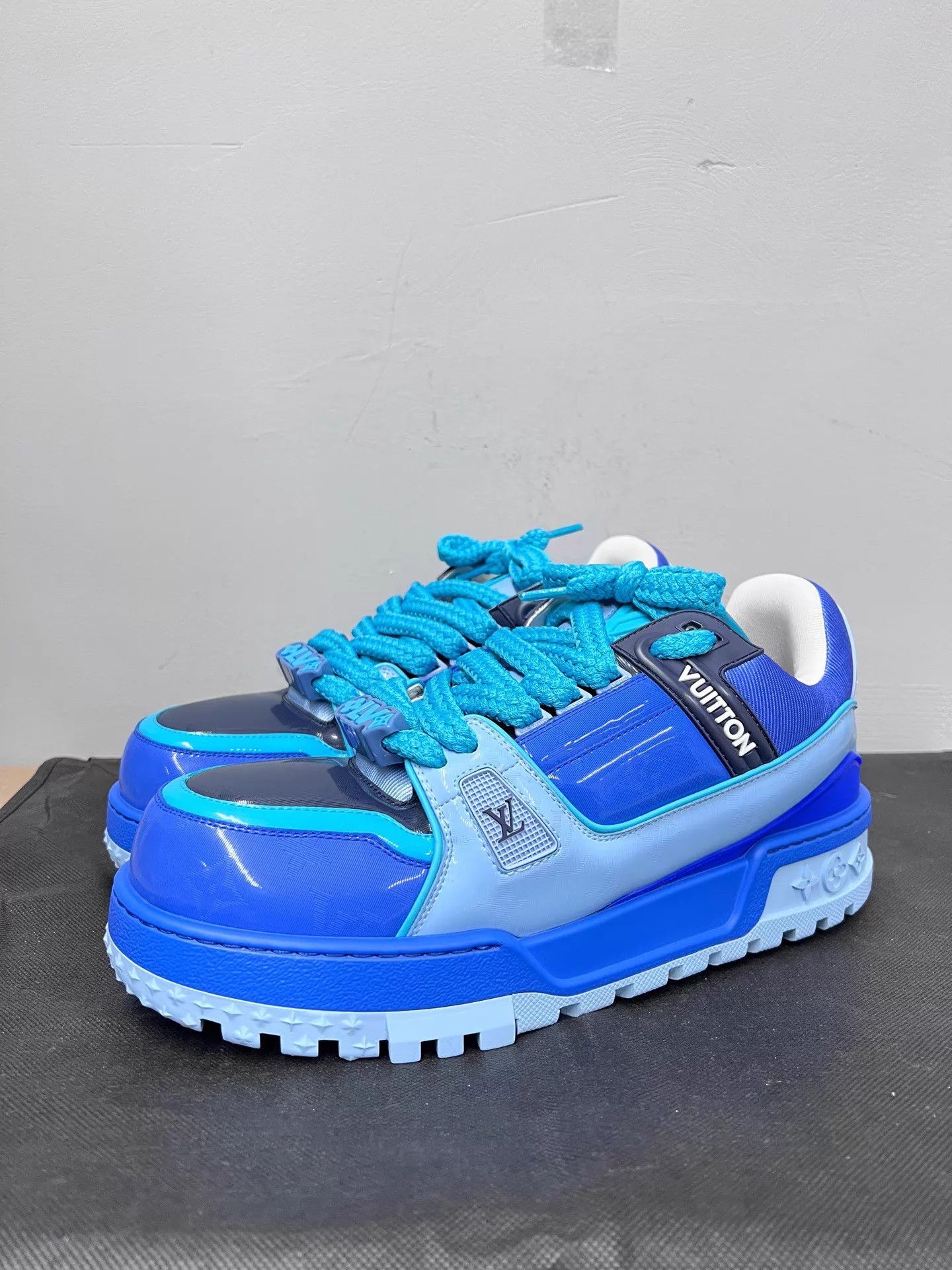 Louis Vuitton LV Trainer Blue All Over Print UK9 / EU 43 Worn Once Size US 10 / EU 43 - 1 Thumbnail