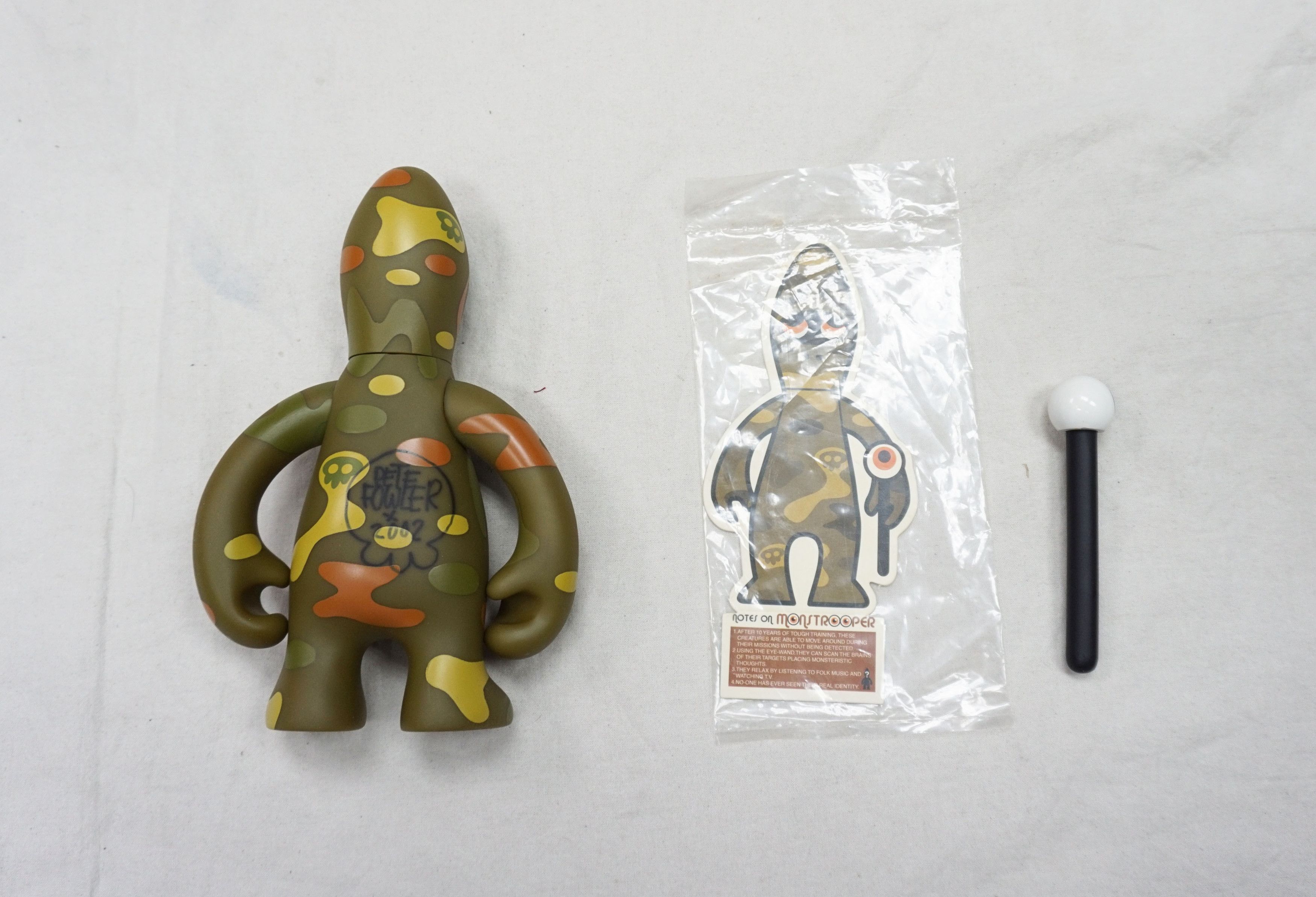Designer 2002 Big Monstrooper Pete Fowler MONSTERISM Size ONE SIZE - 6 Thumbnail