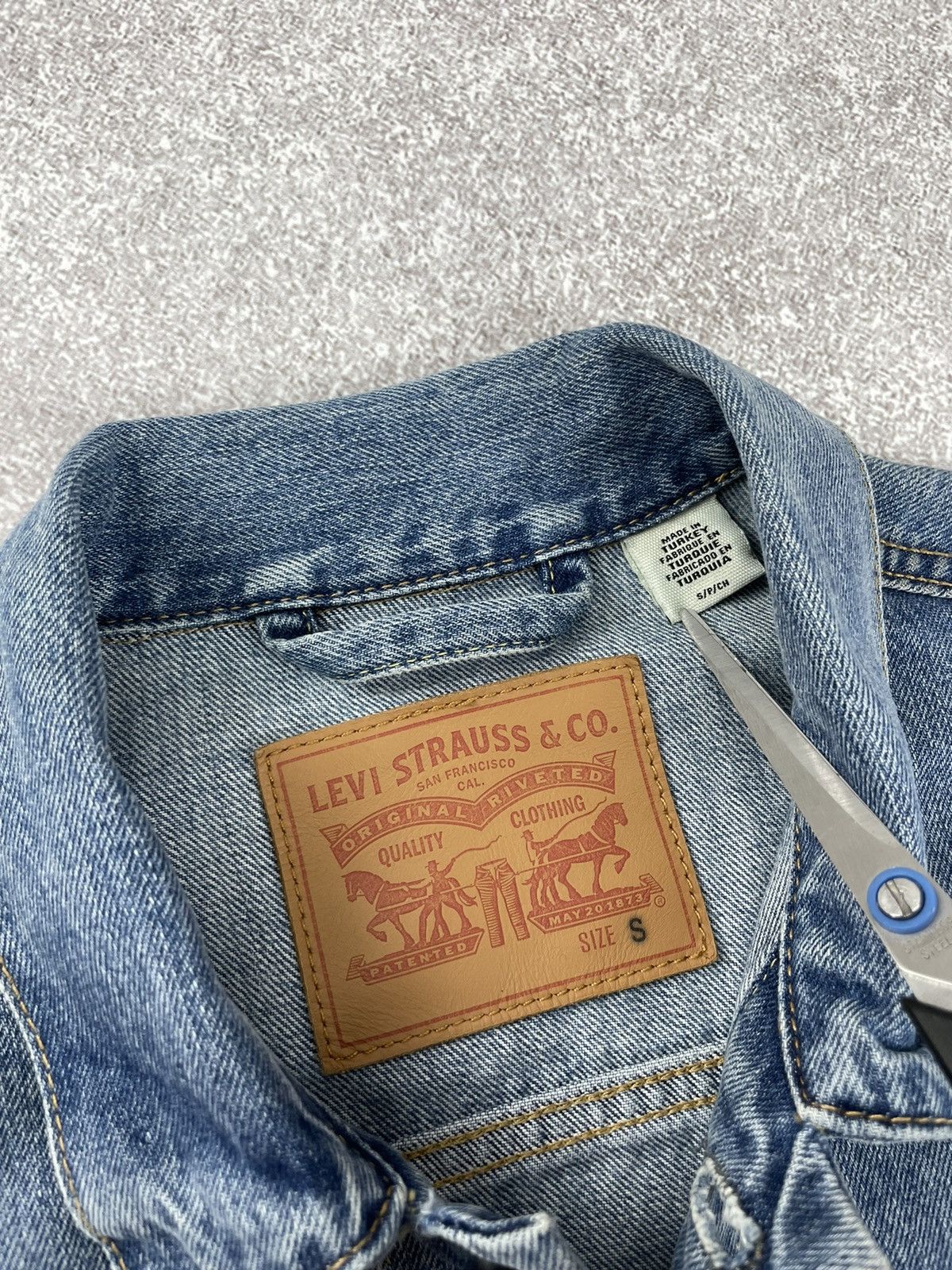 Levi's × Levi's Vintage Clothing Levi’s Denim Trucker Jacket Men’s Size US S / EU 44-46 / 1 - 7 Thumbnail