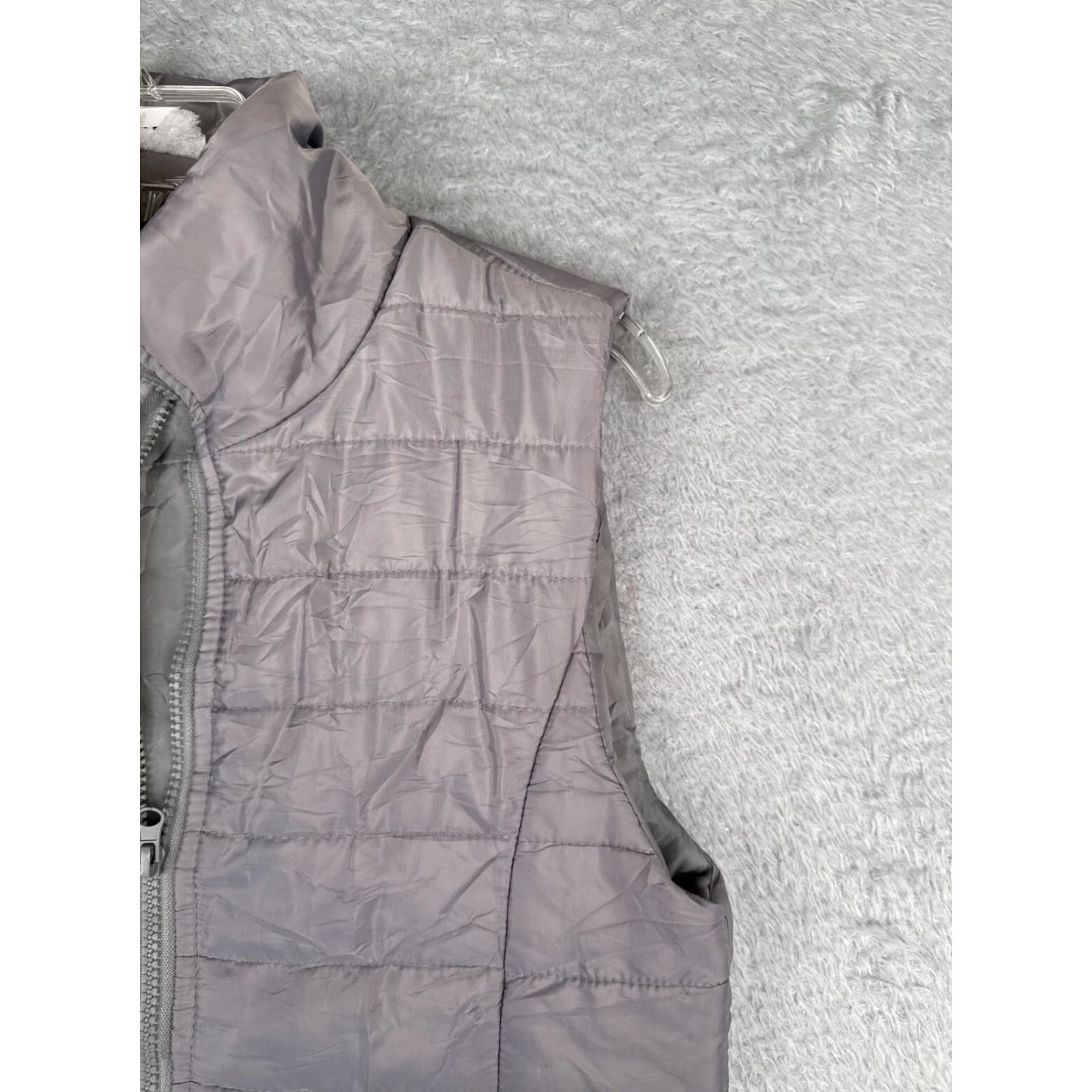 Vintage VINTAGE Rue21 Vest Women Medium Gray Puffer Style Full Zip Polyester Shell Insulated Size M / US 6-8 / IT 42-44 - 2 Thumbnail