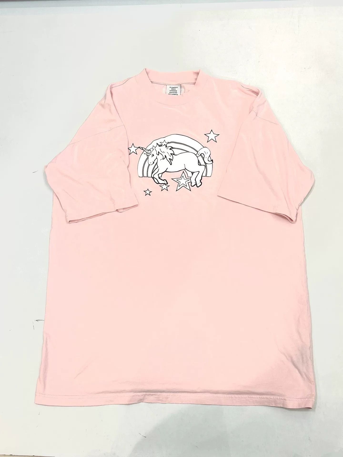 Vetements Vetements Men's Unicorn Print T-Shirt Size US S / EU 44-46 / 1 - 1 Thumbnail