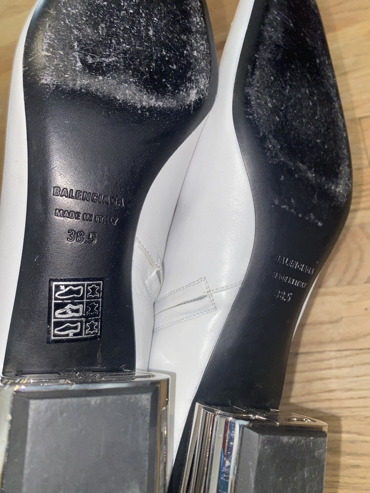 Balenciaga Authentic Balenciaga Typo BB White Leather Ankle Boots 38.5 Size US 8.5 / IT 38.5 - 15 Thumbnail