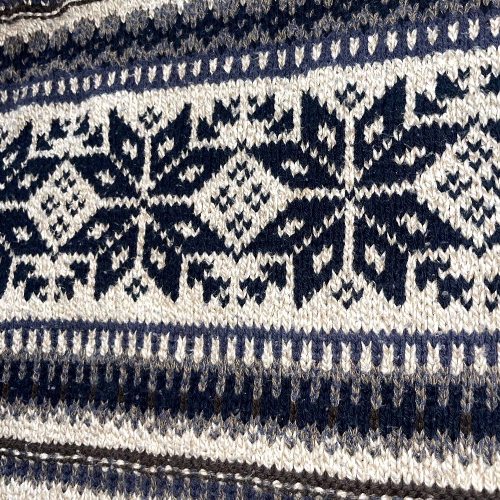 Vintage VINTAGE Fieldmaster Men's Sweater Crewneck 2XL Tan Blue Snowflakes Winter Ski Pattern Knit USA Regular Mens Size US XXL / EU 58 / 5 - 7 Thumbnail
