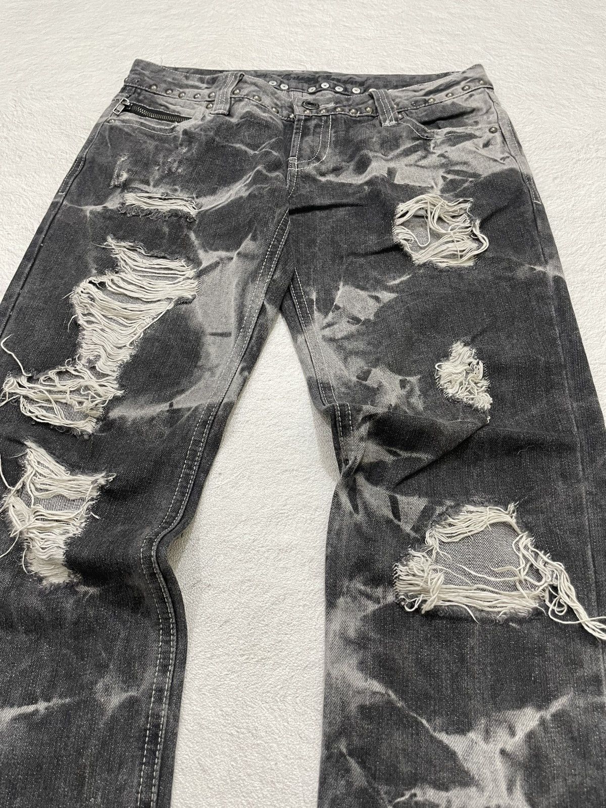Japanese Brand 2000s Ripped Tie-Dye Washed Black Denim Studed Grunge Y2K Size 32" / US 10 / IT 46 - 3 Thumbnail