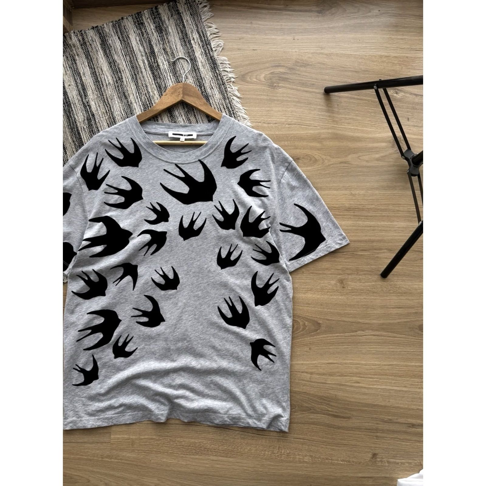 Alexander McQueen VINTAGE Alexander McQueen Swallow Bird All Over Print Gray T Shirt L Men Size US L / EU 52-54 / 3 - 2 Thumbnail