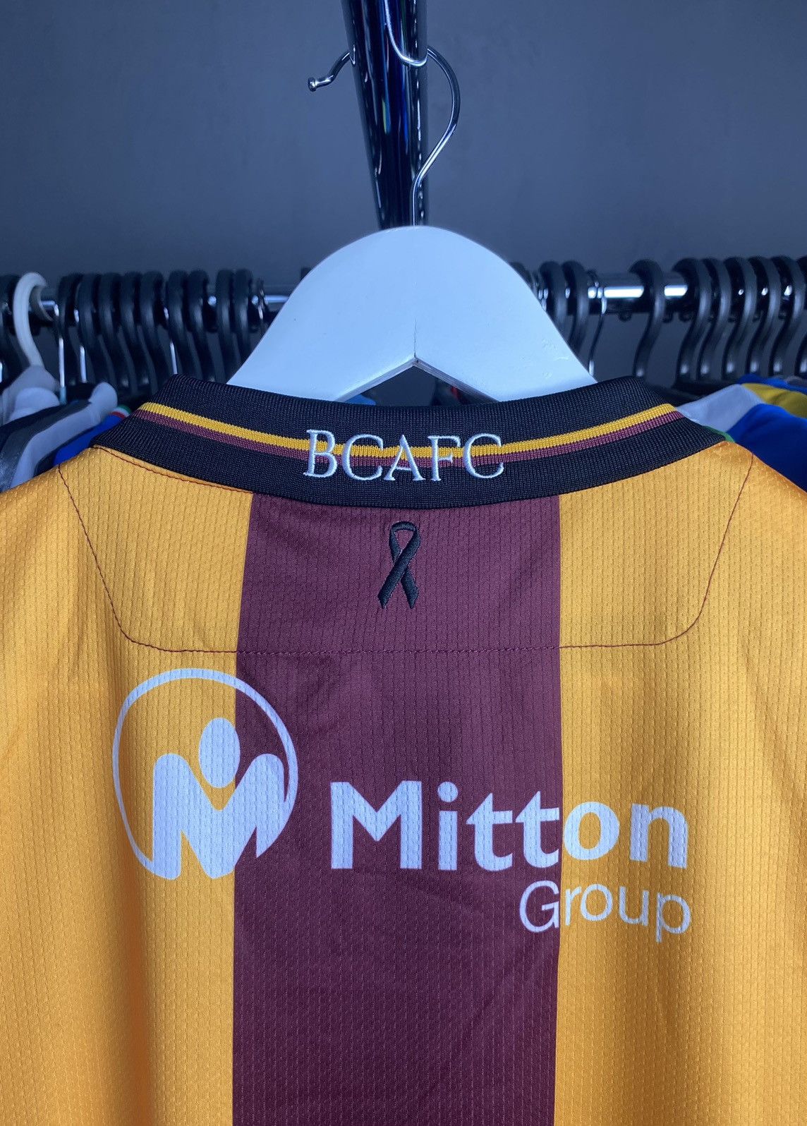 Macron 2022/23 MACRON BRADFORD CITY HOME SOCCER FOOTBALL JERSEY Size US XL / EU 56 / 4 - 9 Thumbnail