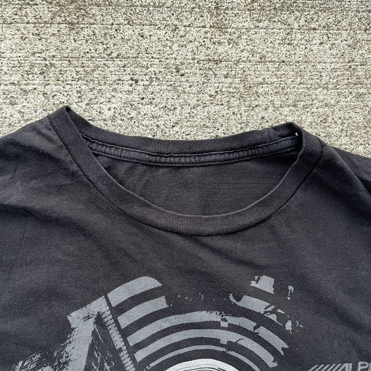 Vintage Vintage Alpine Faded Black T-Shirt Size L Y2K 00's Size US L / EU 52-54 / 3 - 4 Thumbnail