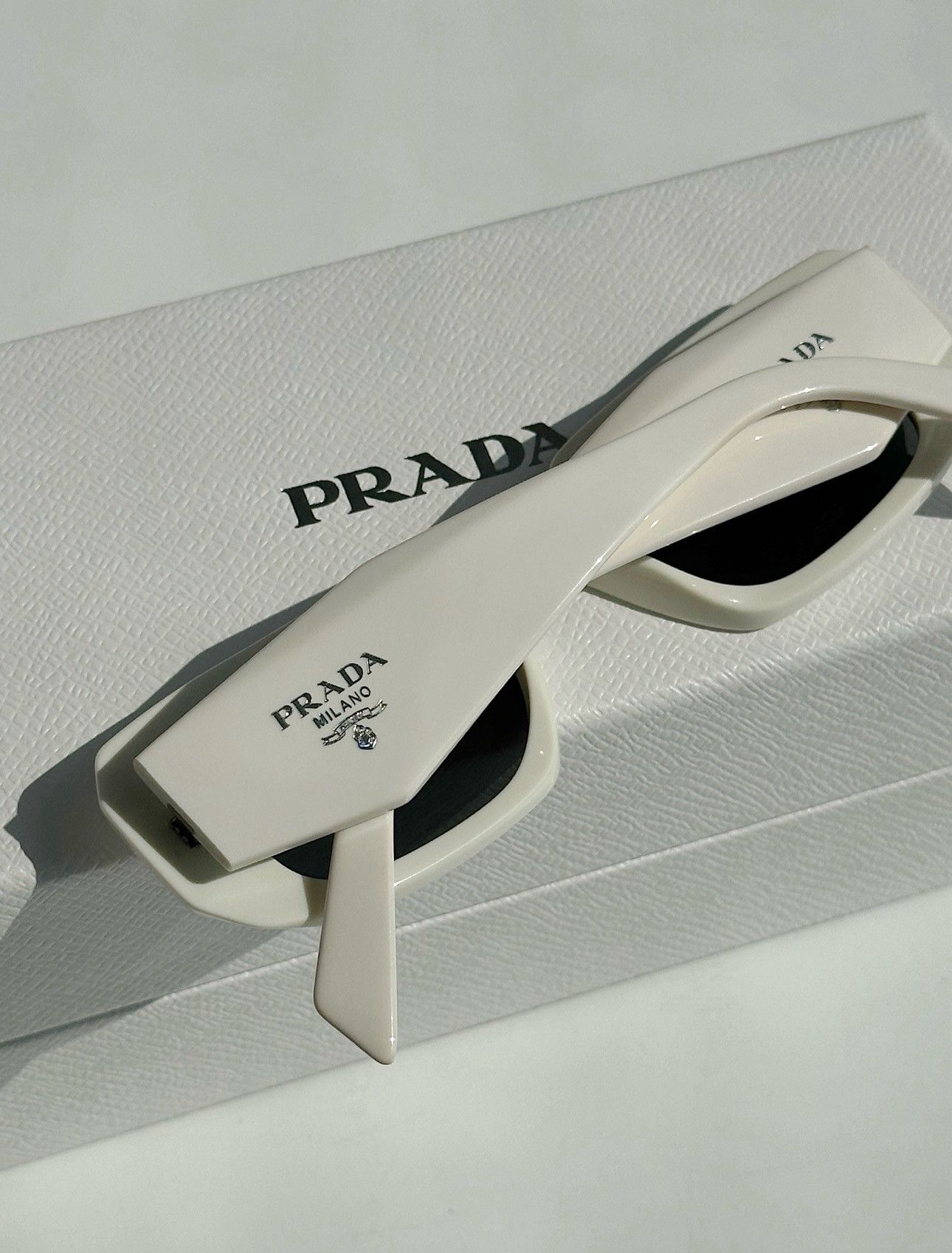 Prada PRADA 2024 Runway Symbole White Sunglasses SPR17W quavo Logo Size ONE SIZE - 7 Thumbnail