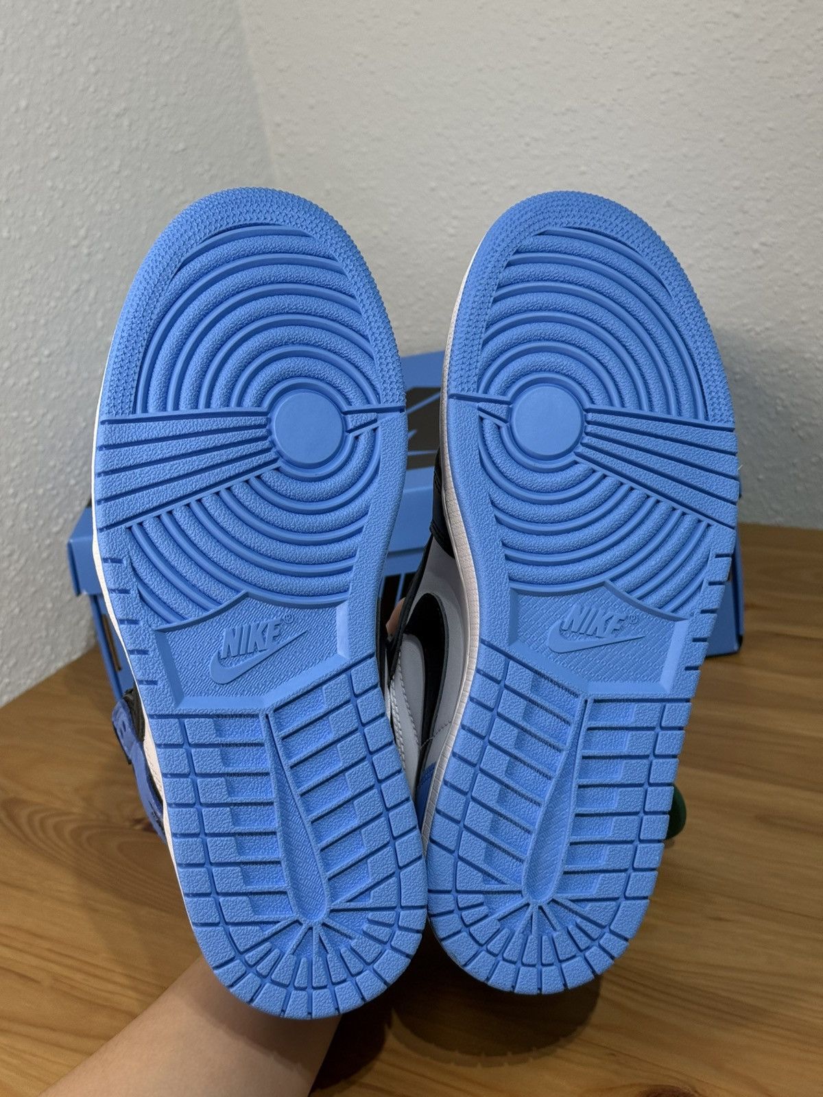 Jordan Brand × Nike Nike Air Jordan 1 Retro High OG UNC Toe size 6 Men/8 Woman Size US 6 / EU 39 - 5 Thumbnail