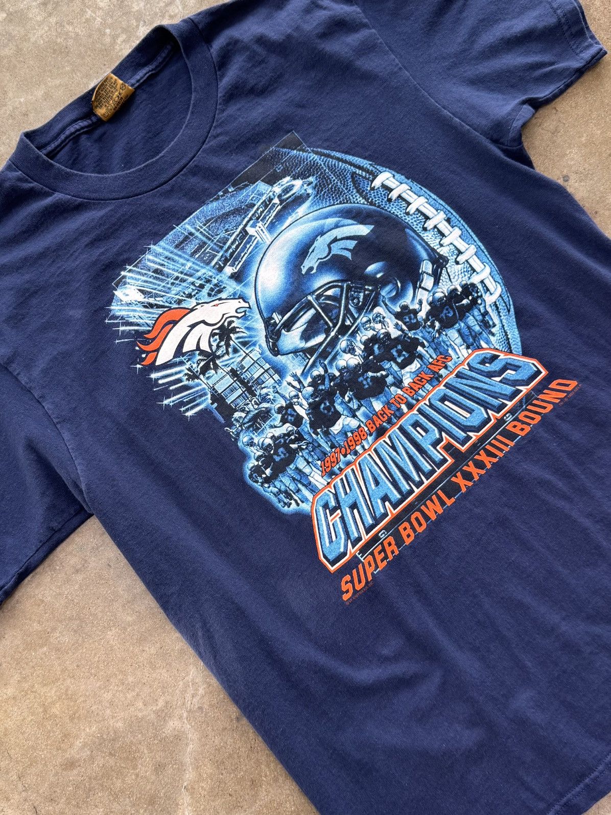 Vintage Vintage Denver Broncos 1998 Back to Back AFC Champions Tee L Size US L / EU 52-54 / 3 - 1 Thumbnail