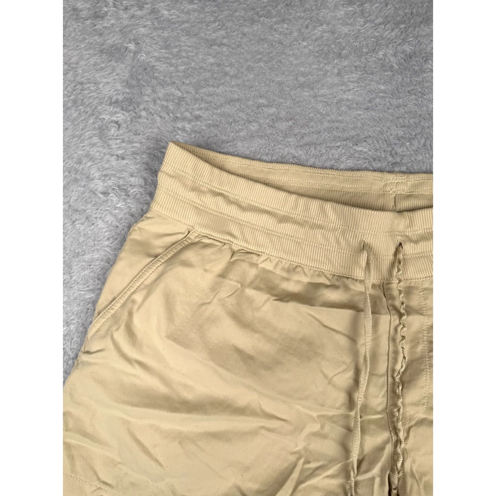 The North Face VINTAGE The North Face Shorts Women Large Beige Elastic Waist Activewear Casual 4" Gym Hike Yoga Outdoor Size 36" / US 14 / IT 50 - 4 Thumbnail