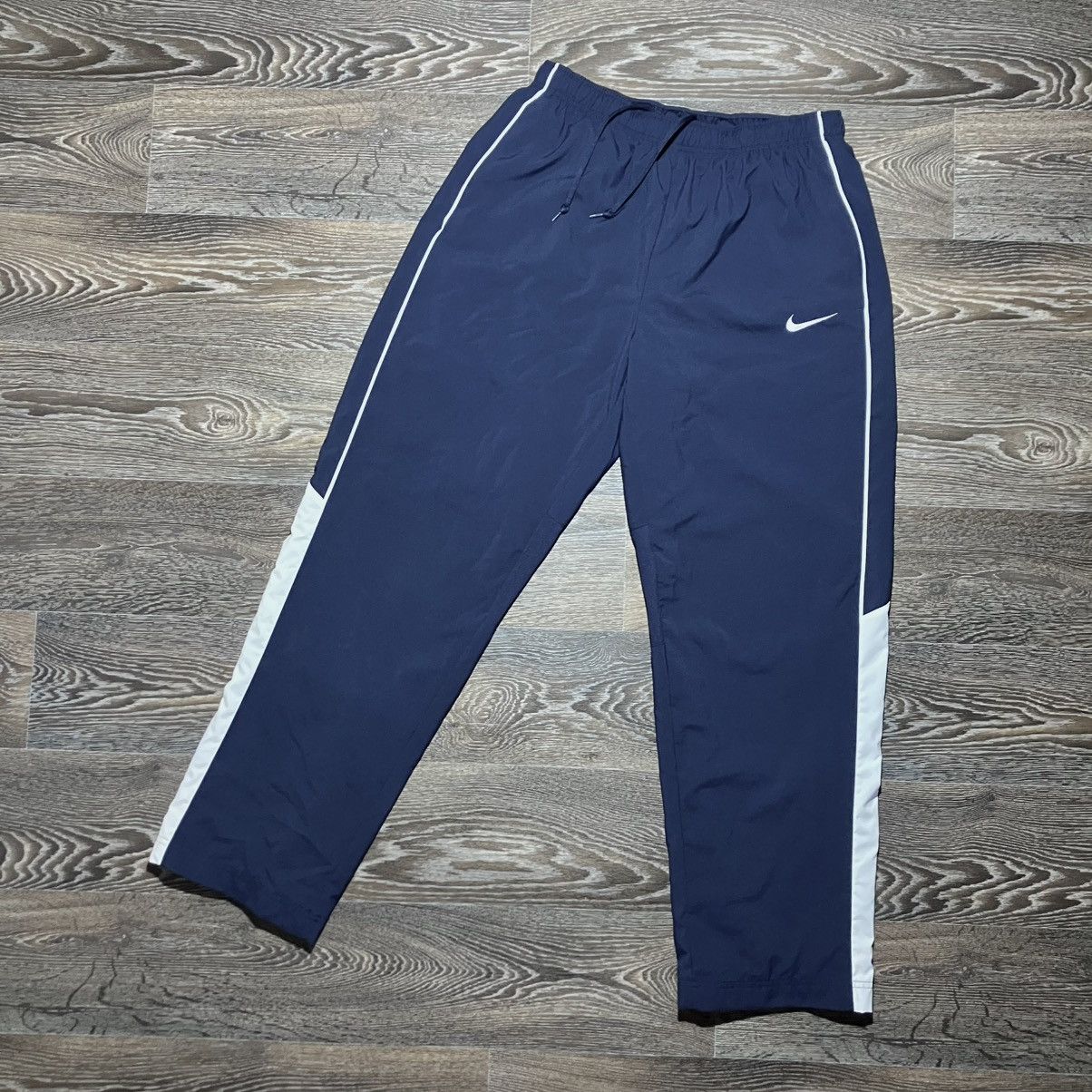 Nike Vintage NIKE Embroidered Mini Swoosh Baggy Fit Tracksuit Size US XL / EU 56 / 4 - 17 Thumbnail
