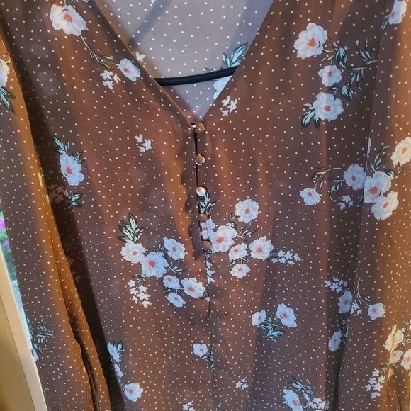 Ann Taylor Ann Taylor Vneck Covered Buttons Floral Soft Long Slv Sz M B Size M / US 6-8 / IT 42-44 - 2 Thumbnail