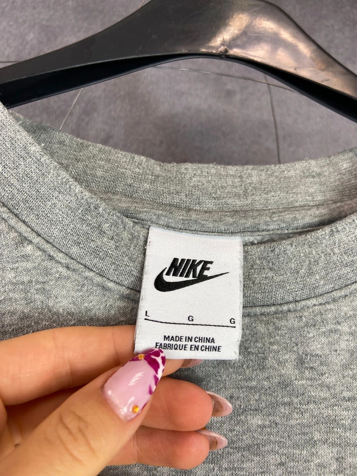 Nike Nike Embroidered Grey Crewneck Sweatshirt L Size US L / EU 52-54 / 3 - 4 Thumbnail