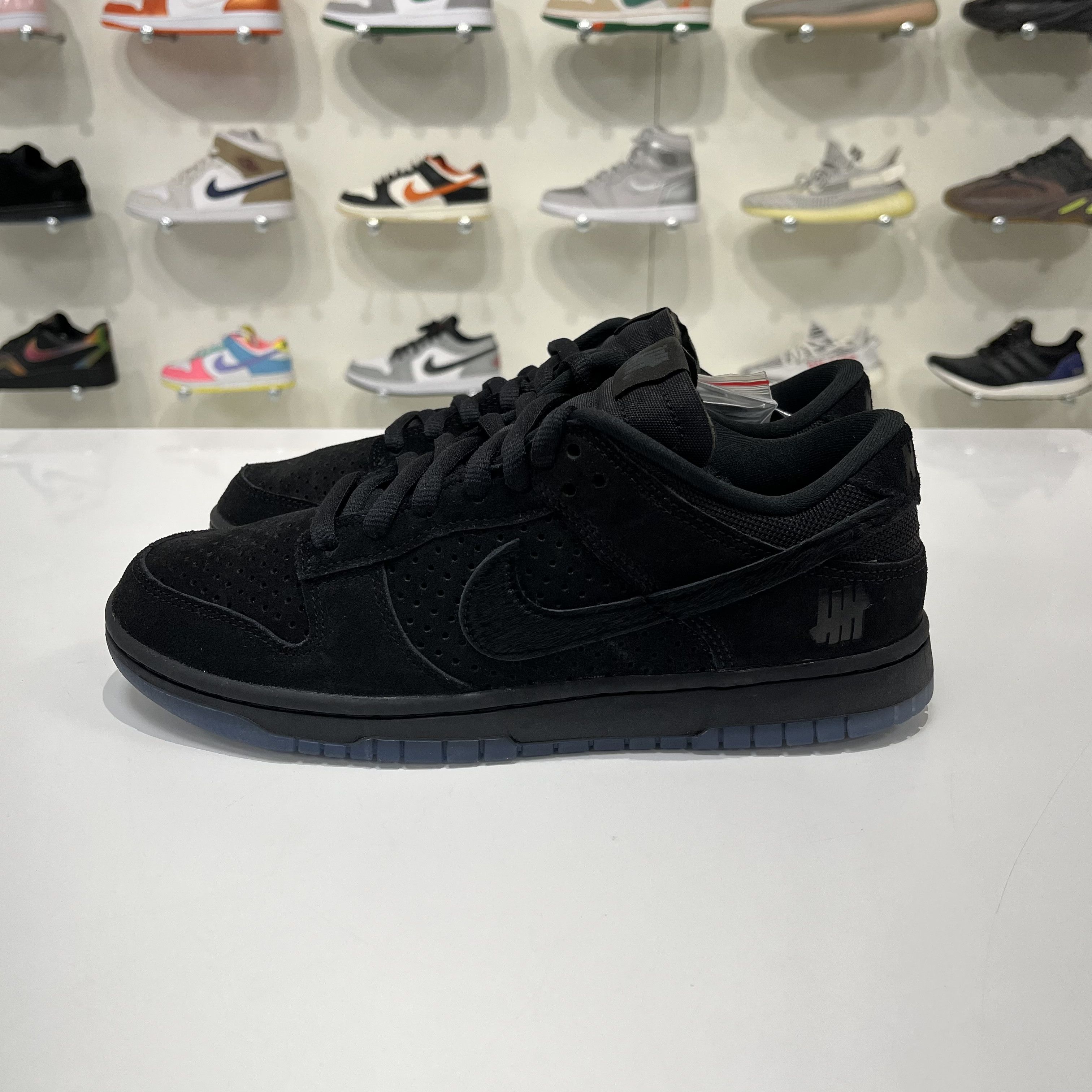 Nike Nike Dunk Low SP Undefeated 5 On It Black Size US 8.5 / EU 41-42 - 2 Thumbnail