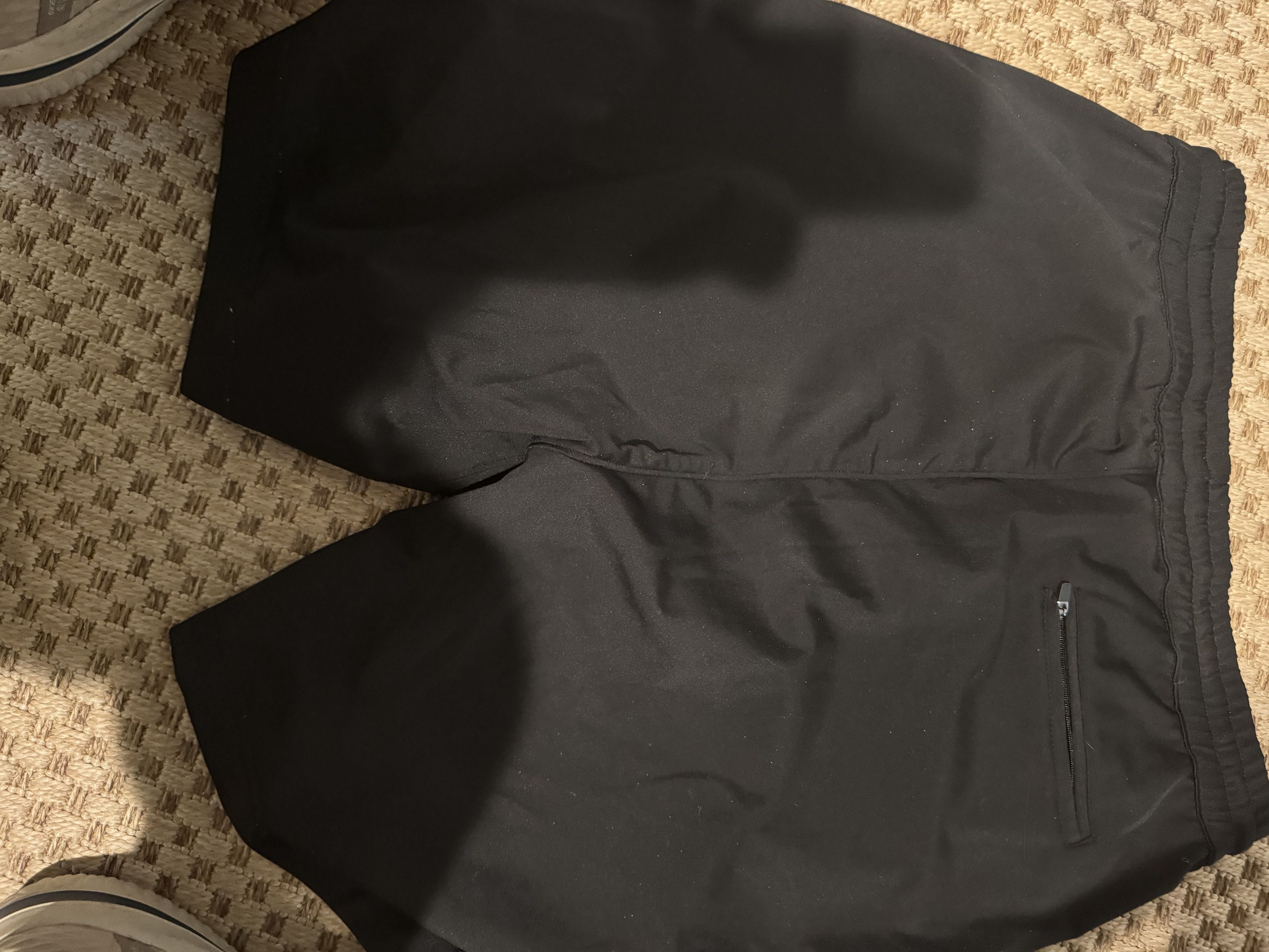 Saks Fifth Avenue Saks Men's Black Gym Shorts. No Defects. US M Size US 33 - 4 Thumbnail