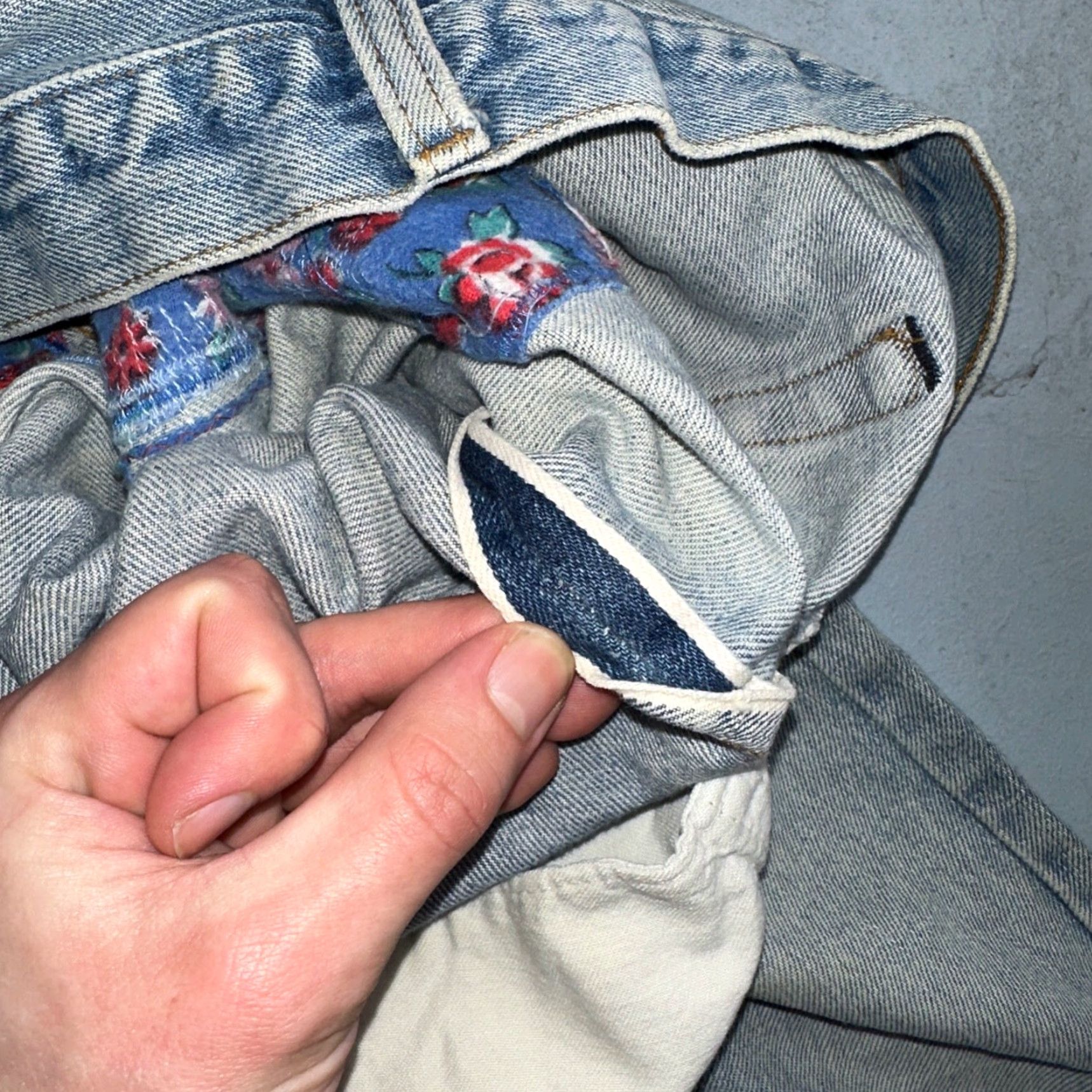 Levi's VINTAGE Levi's 501 Jeans Men 29x32 Light Wash Blue 80s USA Distressed Slim Fit Size US 29 - 7 Thumbnail