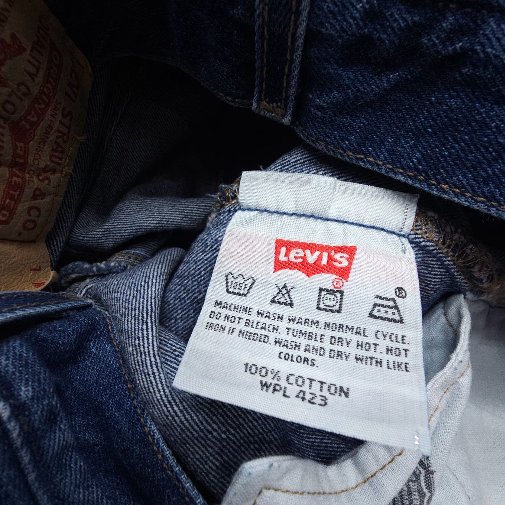 Levi's VINTAGE Levi's 501 Jeans Denim Button Fly 32 x 29 Adult Regular Dark Blue 90s USA Mens Size US 32 / EU 48 - 4 Thumbnail