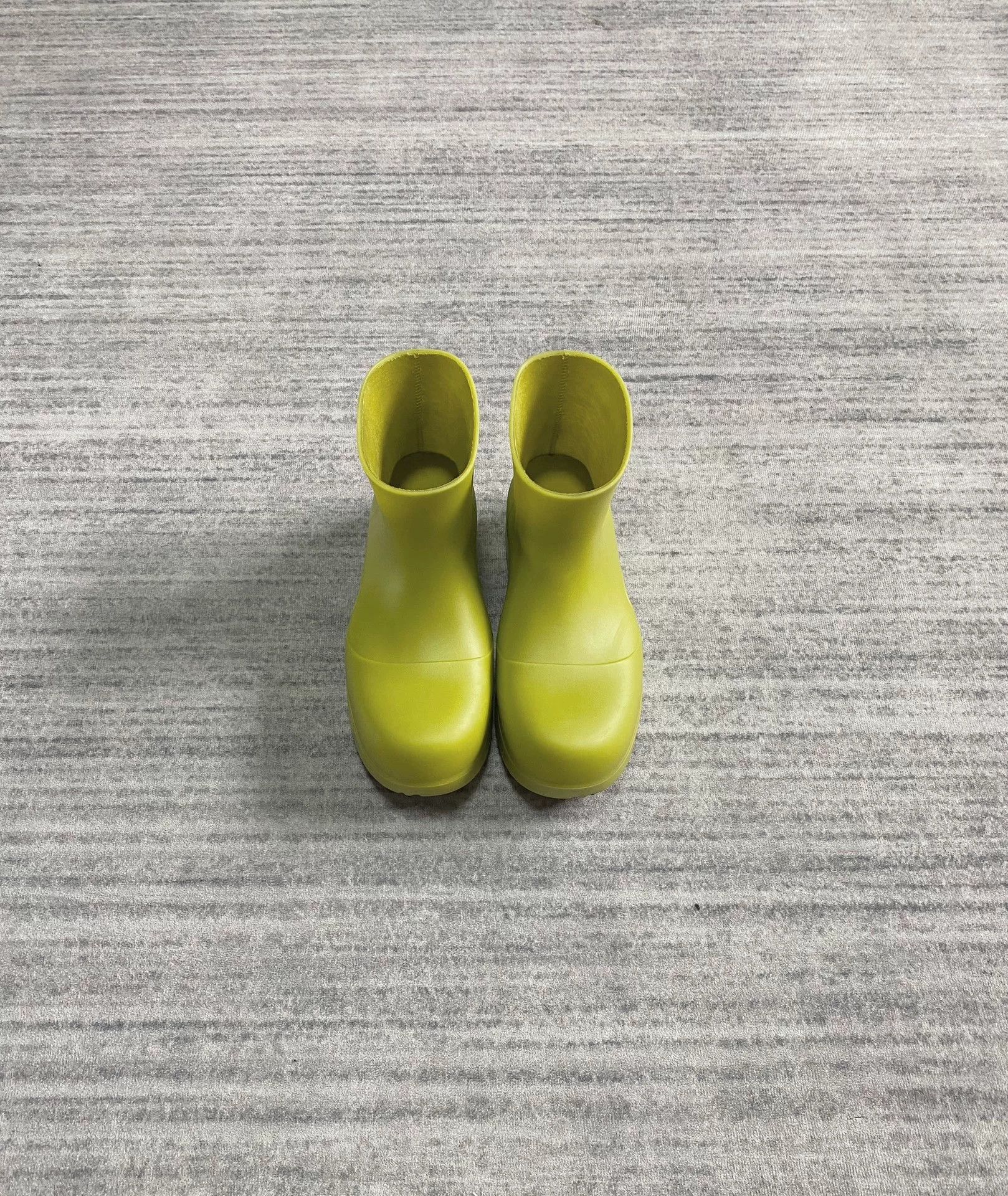 Bottega Veneta Bottega Veneta Green Rubber Rain Boots Size US 6 / IT 36 - 1 Thumbnail