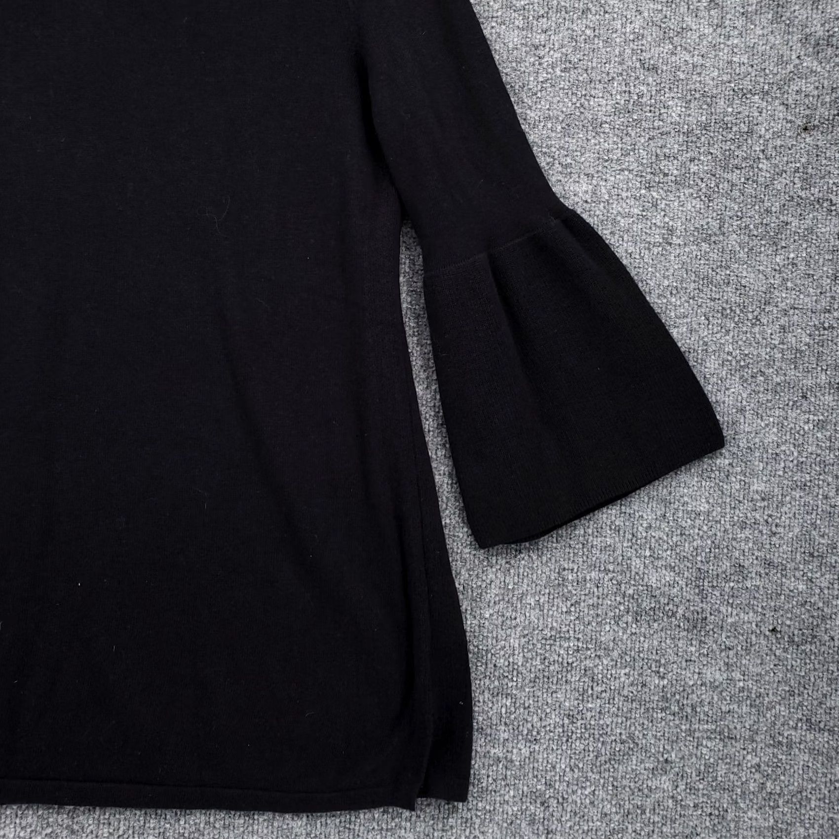 Vintage Halston Top Womens XS Black Bell Sleeve V-Neck Shirt Size XS / US 0-2 / IT 36-38 - 4 Thumbnail