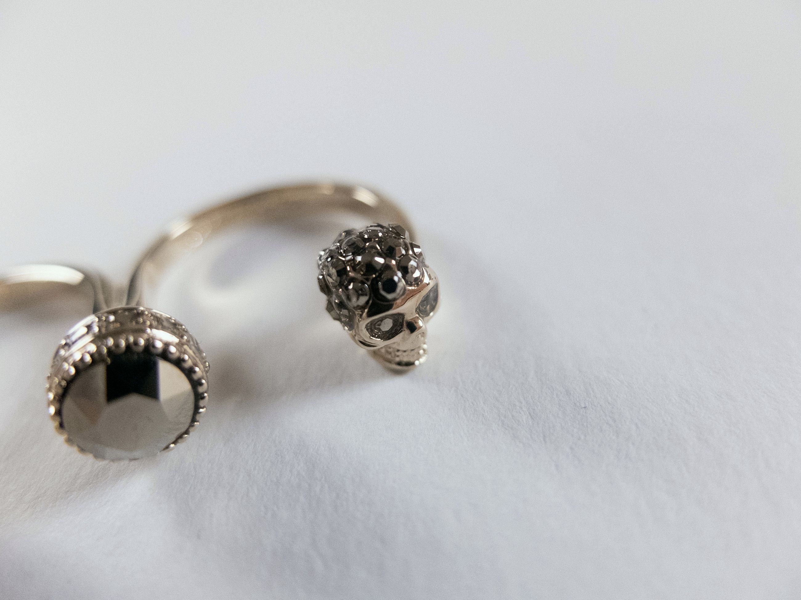 Alexander McQueen ALEXANDER MCQUEEN Double Skull silver tone metal ring Small Size ONE SIZE - 5 Thumbnail