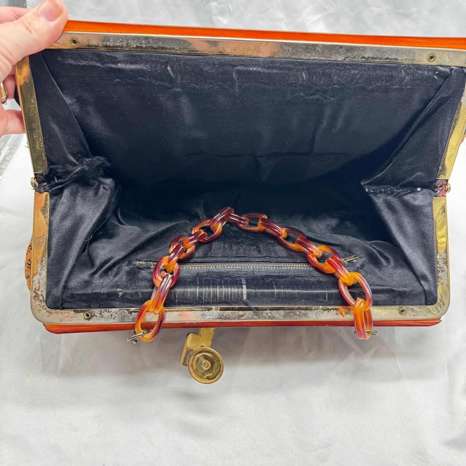 NBDN Nobrandedon VTG tapestry and lucite carpet bag Size ONE SIZE - 7 Thumbnail