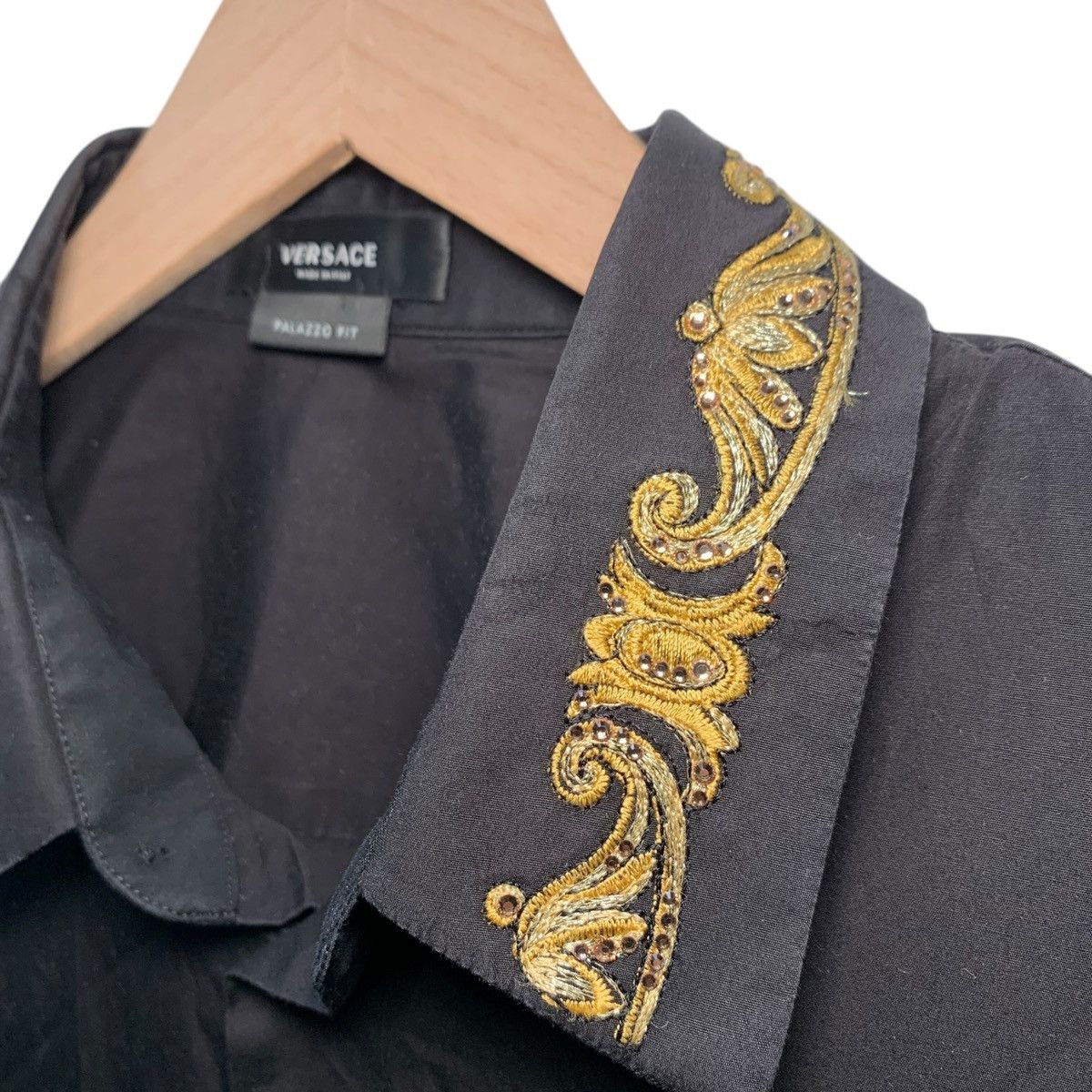 Versace Versace Button Down Black with Gold Embroidered Detailing 42 Size US XS / EU 42 / 0 - 3 Thumbnail