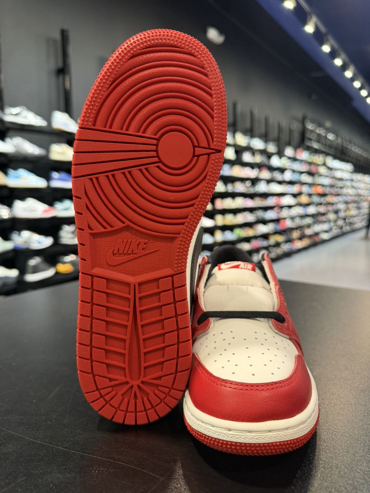 Jordan Brand Size 6 - Jordan 1 Low Retro OG Chicago (2025) Size US 6 / EU 39 - 7 Thumbnail