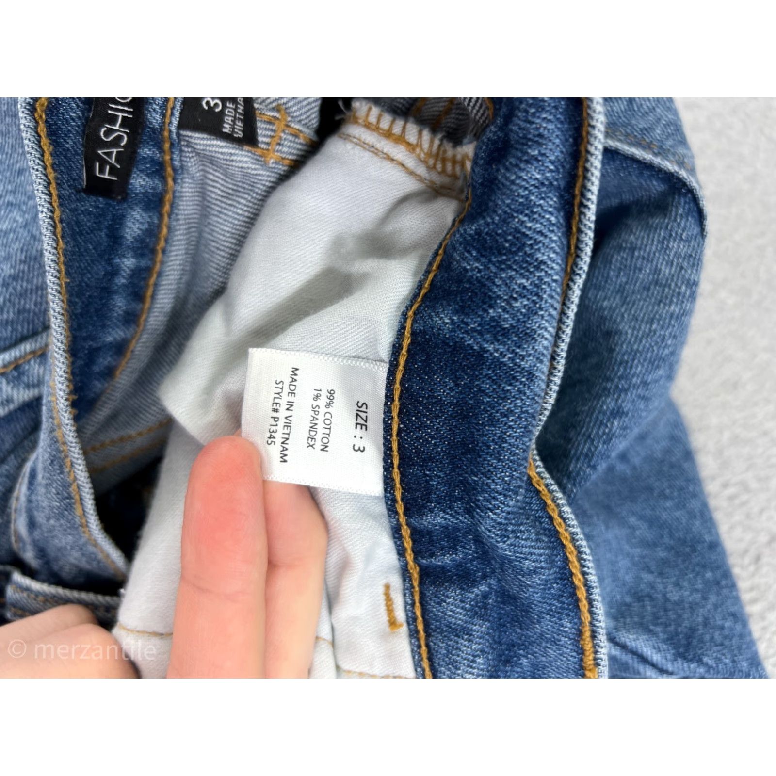 Fashion Nova Vintage Fashion Nova Blue Denim Jeans Women Medium Wash 28 Inseam Classic 90s Style Size 26" / US 2 / IT 38 - 4 Thumbnail