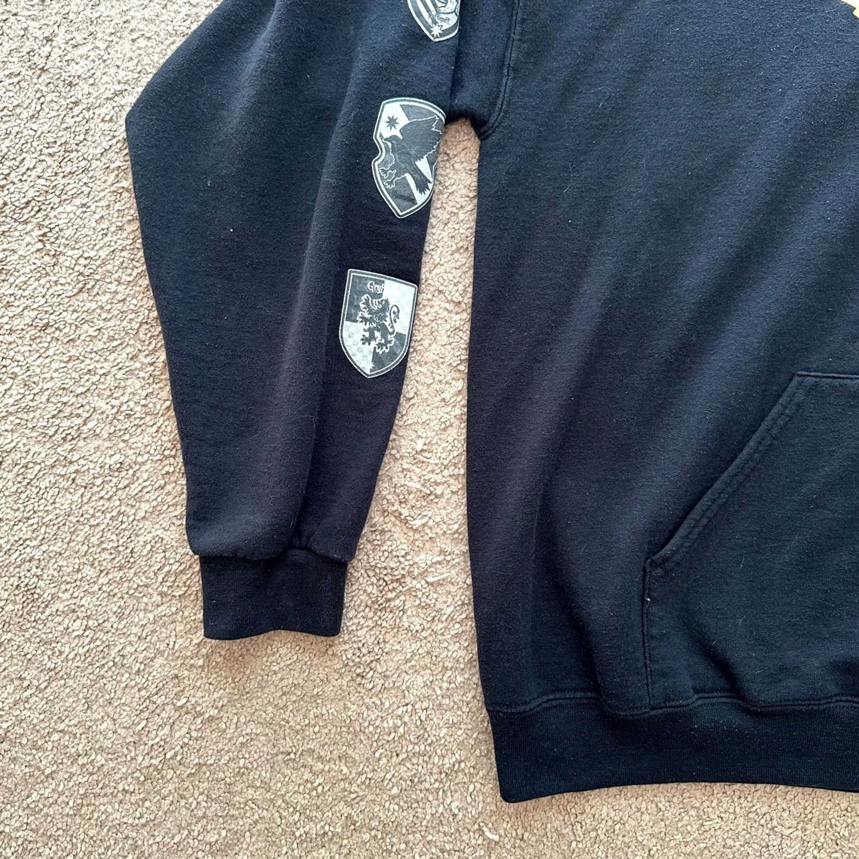 Vintage Harry Potter Hogwarts Pullover Hoodie Sweatshirt Mens XL Red Wizardry School of Witchcraft Size US XL / EU 56 / 4 - 5 Thumbnail