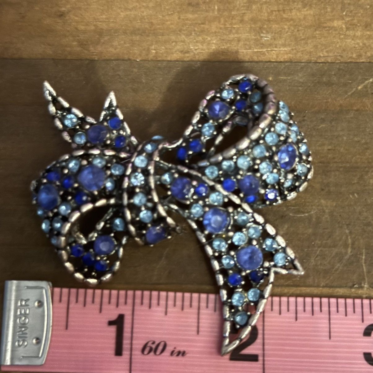 Vintage Vintage silver tone blue rhinestone bow brooch Size ONE SIZE - 2 Thumbnail