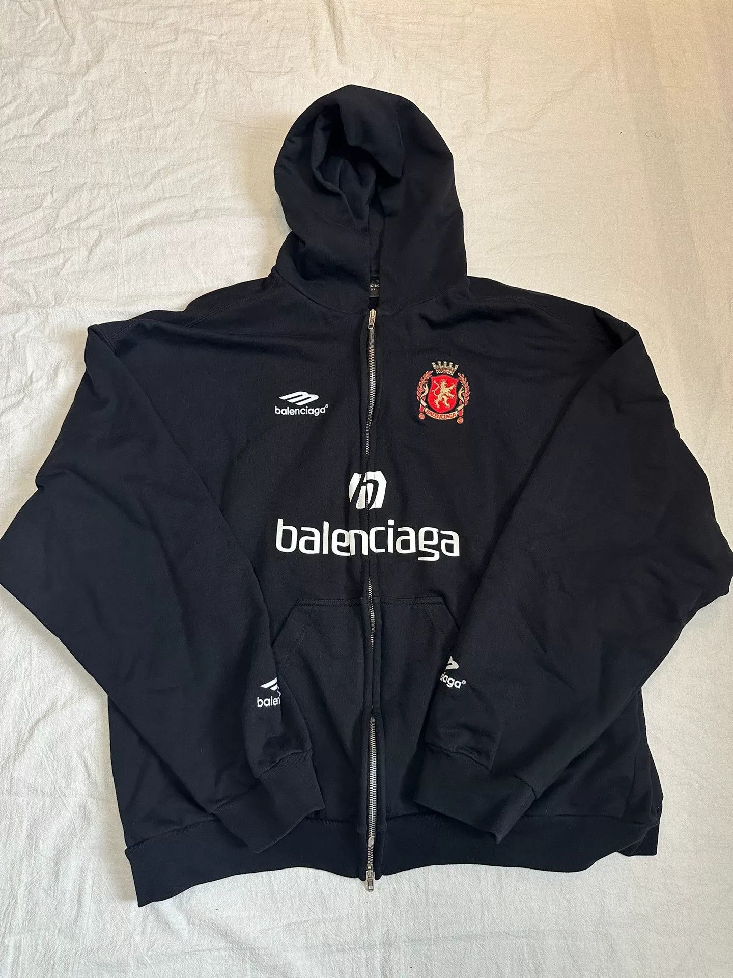 Balenciaga balenciaga manchester united embroidered hoodie Size US XS / EU 42 / 0 - 1 Thumbnail