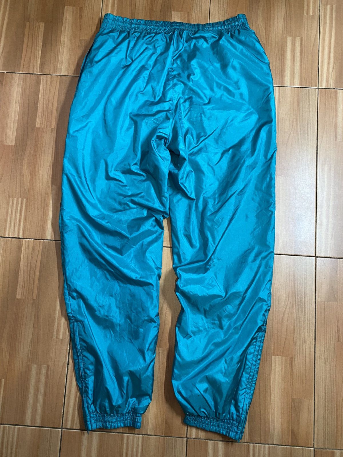 Adidas Vintage adidas Original nylon pants size M Size US 40 / EU 56 - 5 Thumbnail
