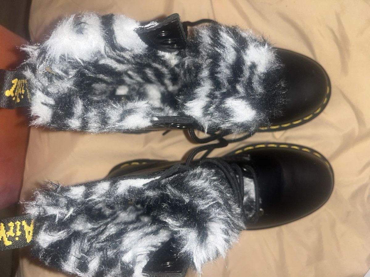 Dr. Martens Dr Martens Faux Leather Fur Lined Boots Size US 7.5 / IT 37.5 - 2 Thumbnail