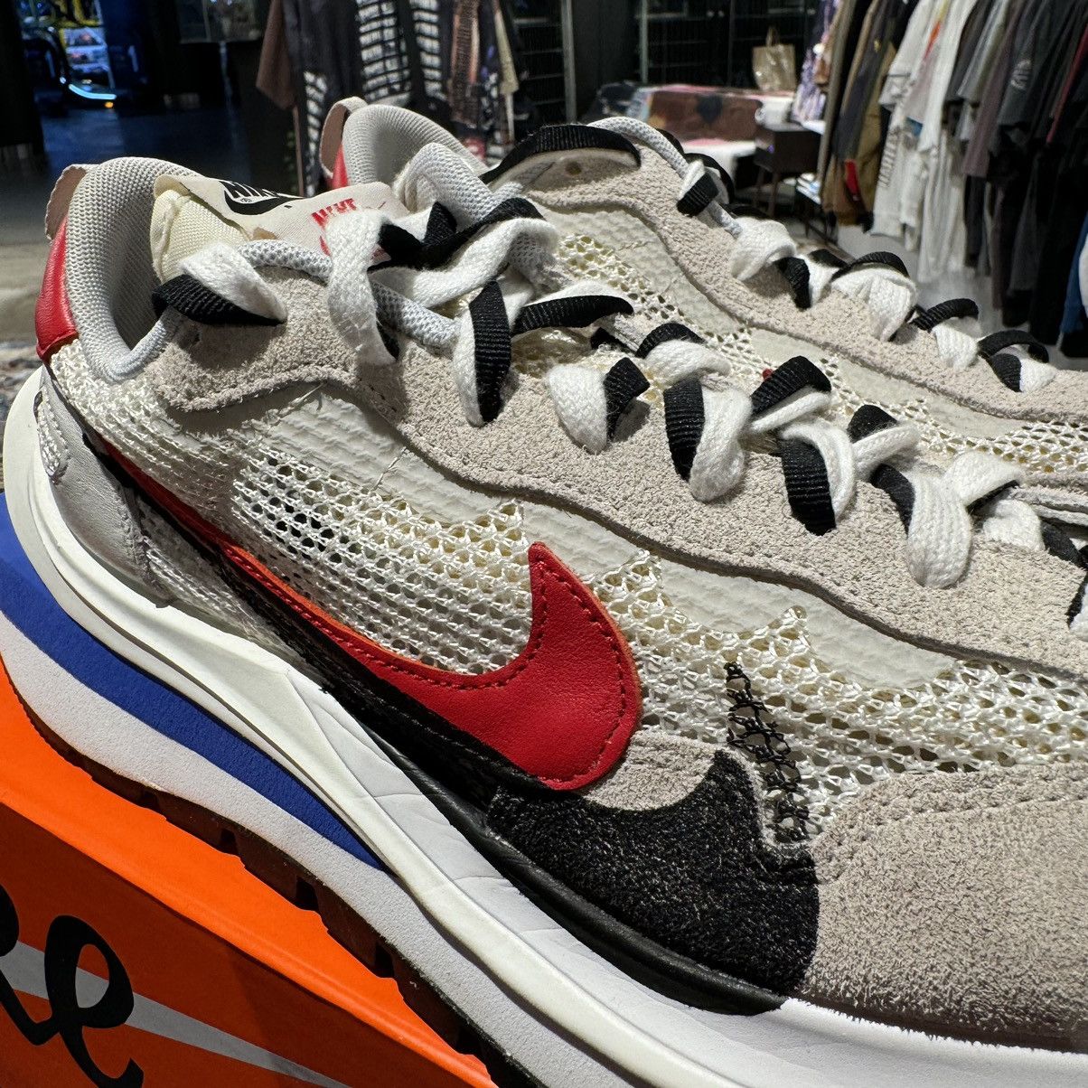 Nike × Sacai Nike Sacai Vaporwaffle Fuchsia Game Royal Size US 10.5 / EU 43-44 - 8 Thumbnail