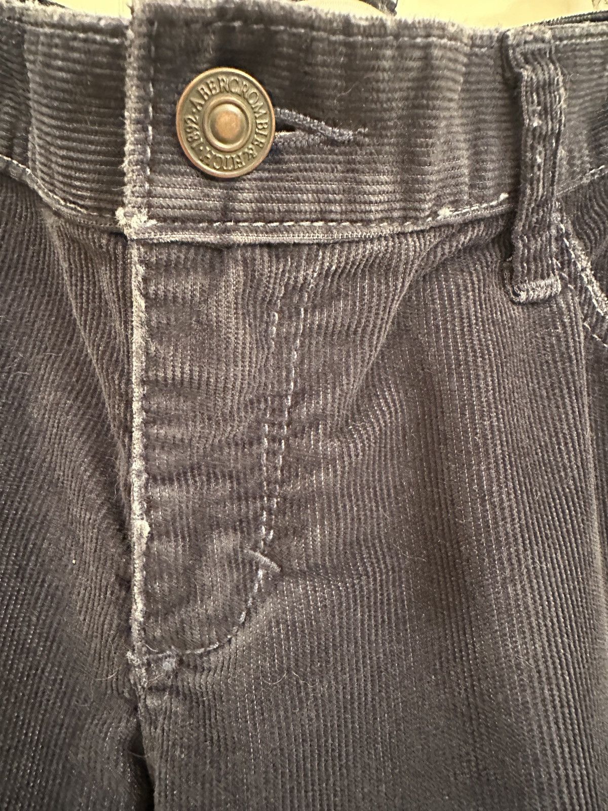 Abercrombie & Fitch Women’s Abercrombie & Fitch navy blue corduroy pants. Size 4 Size 27" / US 4 / IT 40 - 6 Thumbnail