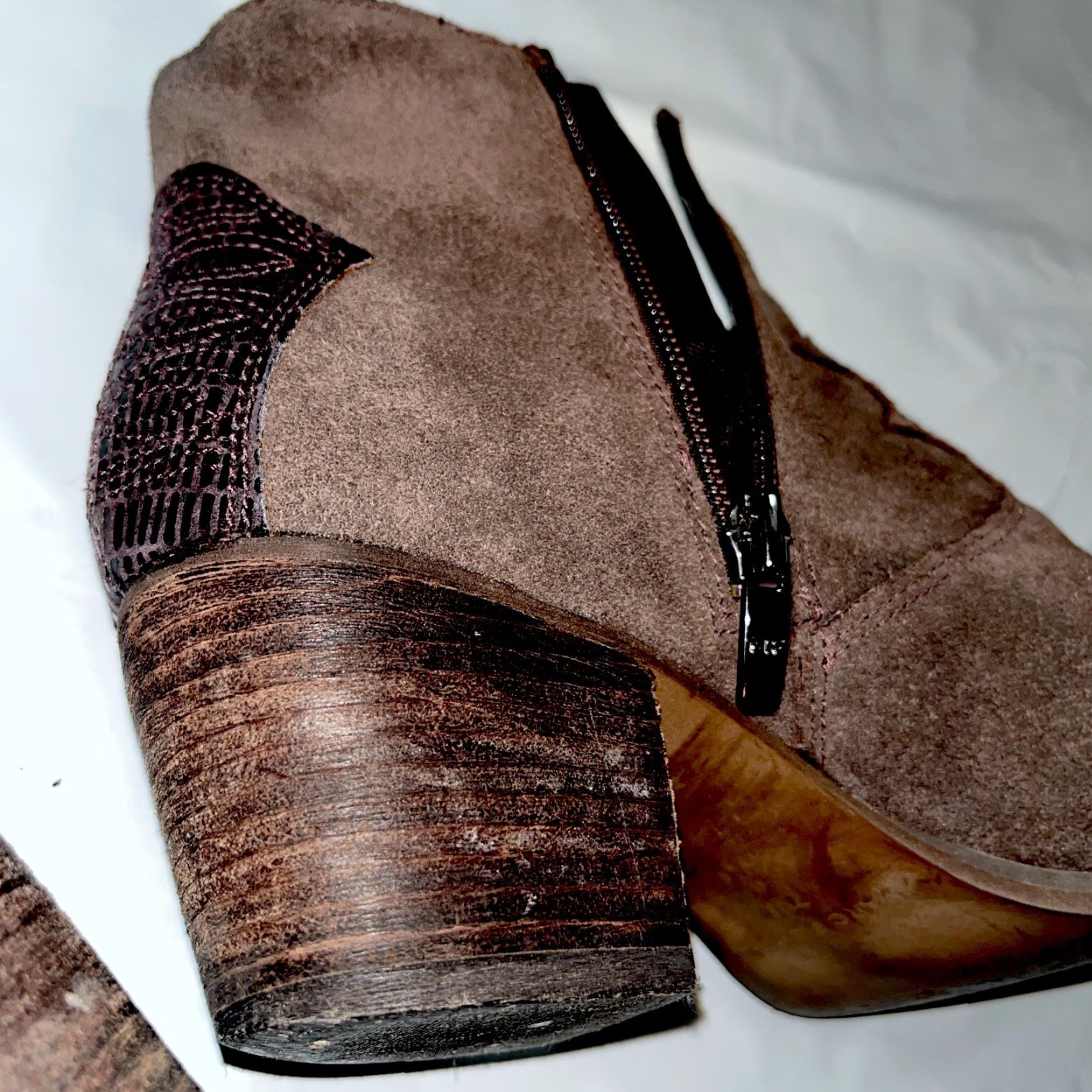 Marc Fisher Marc Fisher BROWN SUEDE WESTERN Leather Ankle BOOTS 2” Heels Women’s Size 7.5 M Brown Suede Ankle Boots Western Zip Pointed Toe Size US 8 / IT 38 - 3 Thumbnail