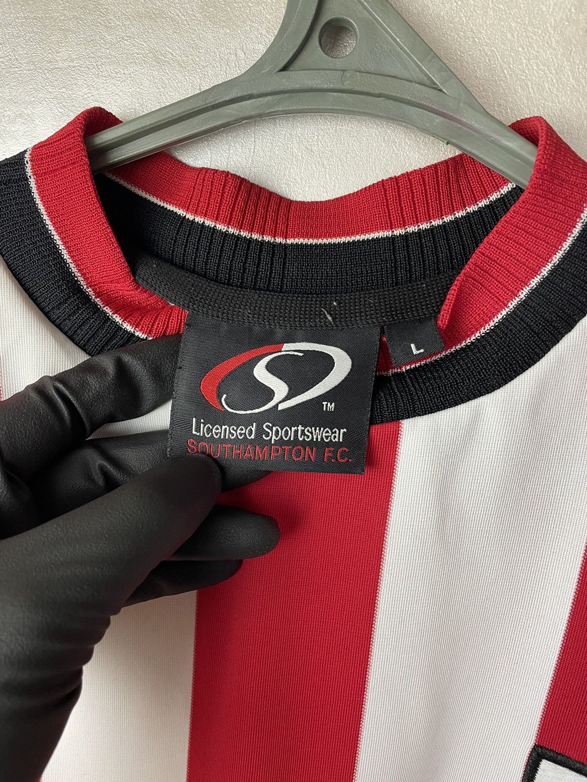 Vintage Southampton 2003 - 2005 home Soccer Jersey football shirt L Size US L / EU 52-54 / 3 - 7 Thumbnail